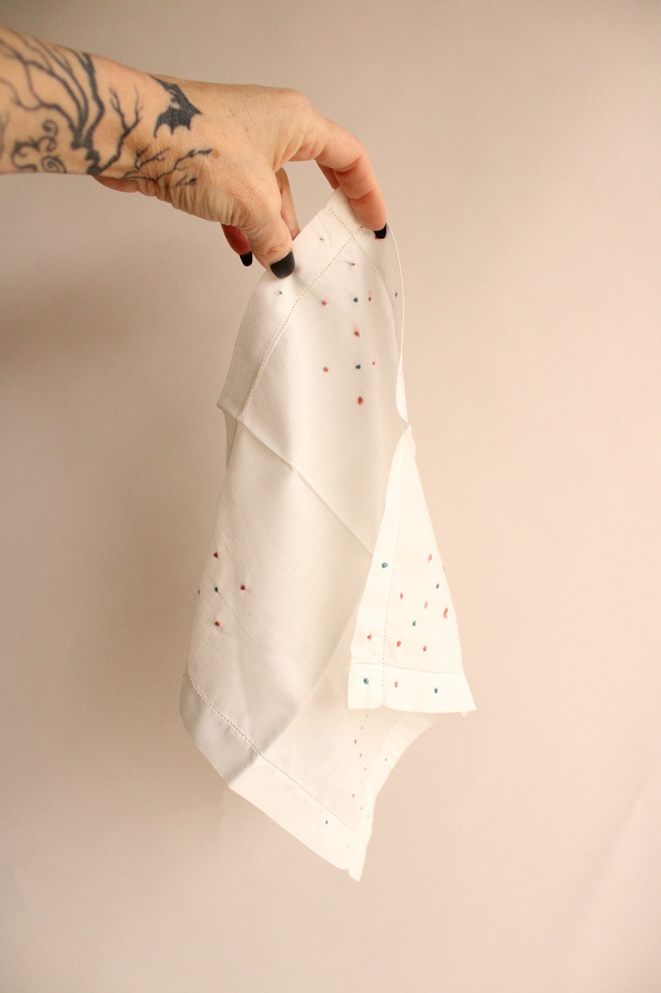Vintage Vintage Handkerchief, White Linen with Pink and Blue Swiss D Size ONE SIZE - 4 Thumbnail
