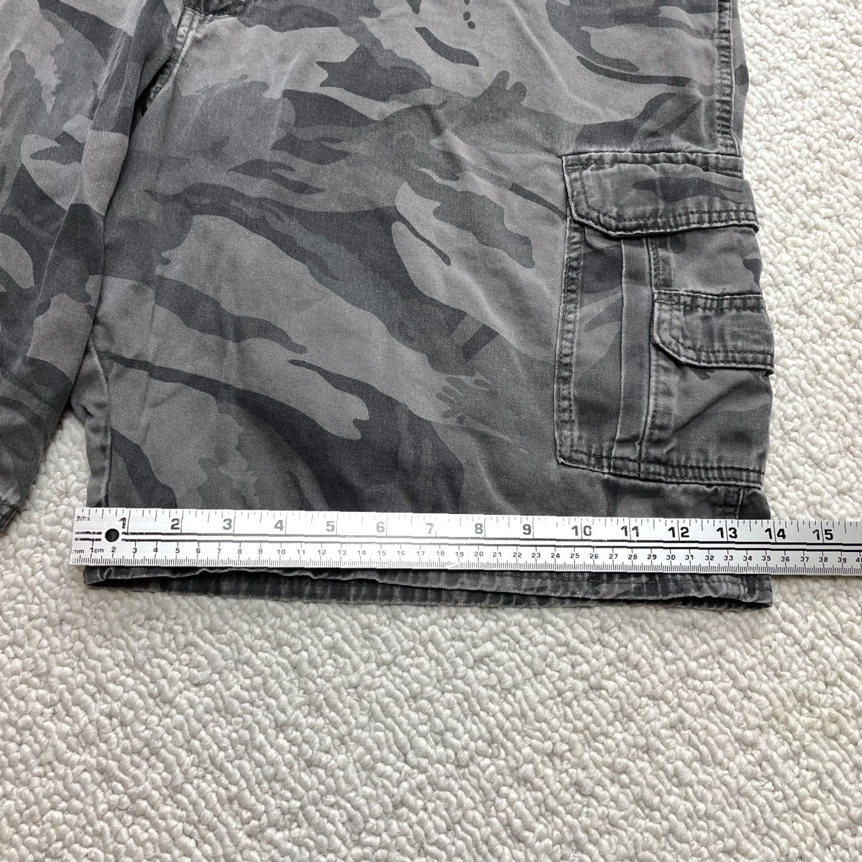 Wrangler Wrangler Cargo Shorts Mens 44 Gray Camo Camoflauge Pockets 9.5" Inseam Adult Size US 43 - 2 Thumbnail
