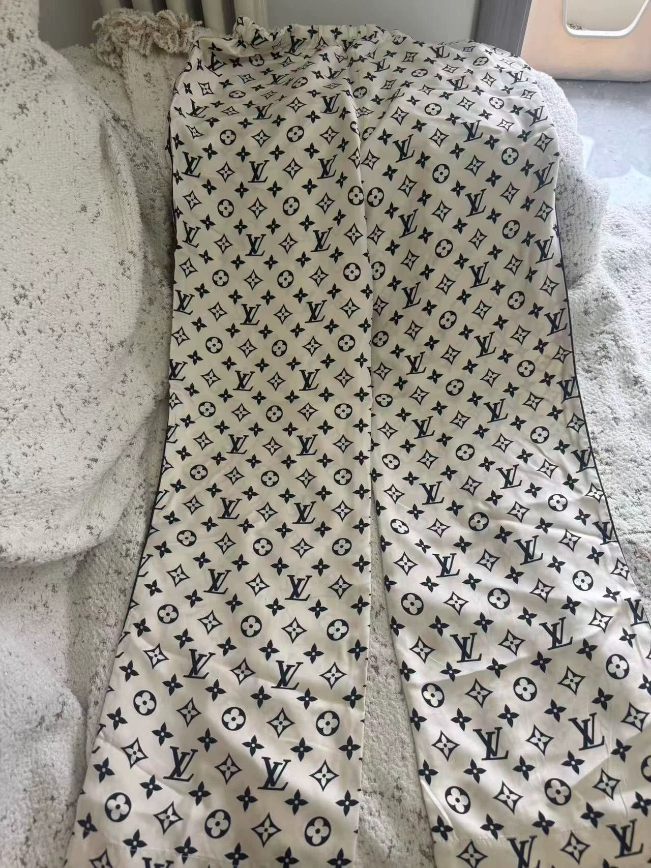 Louis Vuitton LV All-Over Print Mulberry Silk Pants 99 New Unworn Size 24" / US 00 / IT 34 - 4 Thumbnail