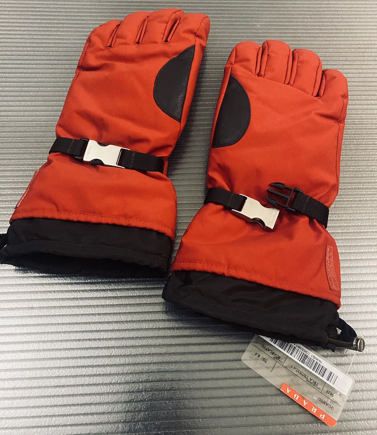 Prada Prada red techno blk deerskin buckled ski gloves 8.5 NWT Size ONE SIZE - 7 Thumbnail