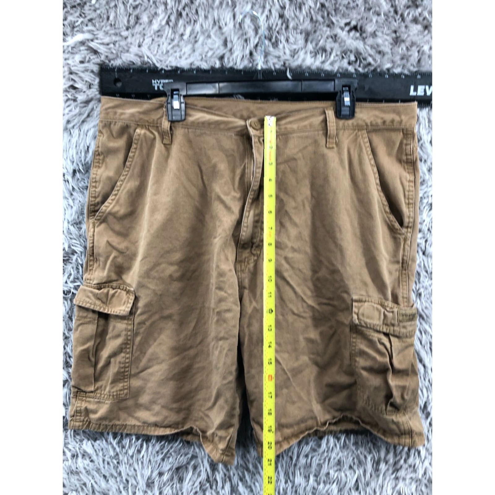 Wrangler Wrangler Cargo Shorts Mens Regular Size 38 Beige Medium Wash Cargo Shorts Men Jeans 5-Pocket Casual Belt Loops Distressed No Safety Verification: No Size US 38 / EU 54 - 3 Thumbnail