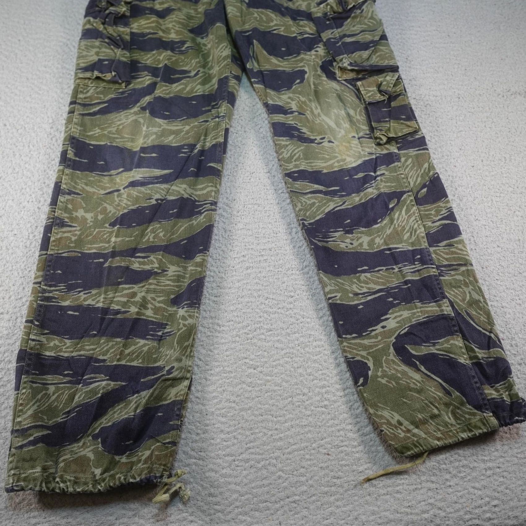 Vintage VINTAGE Vietnam War Tiger Stripe Pants M Men Casual Cargo Pockets 28x29 Green Camouflage Army Season Fall Mens Size US 31 - 4 Thumbnail