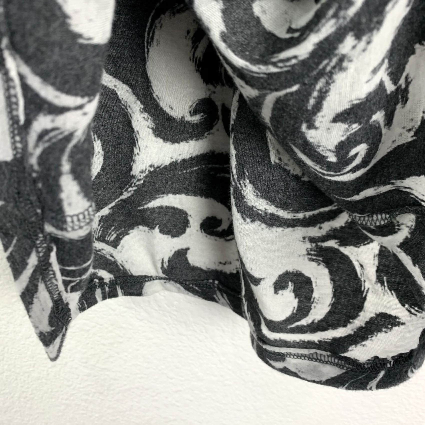 BKE BKE Henley Shirt Gray White Swirl Abstract Long Sleeve Top Medium Juniors Womens Made in Canada Size M / US 6-8 / IT 42-44 - 3 Thumbnail