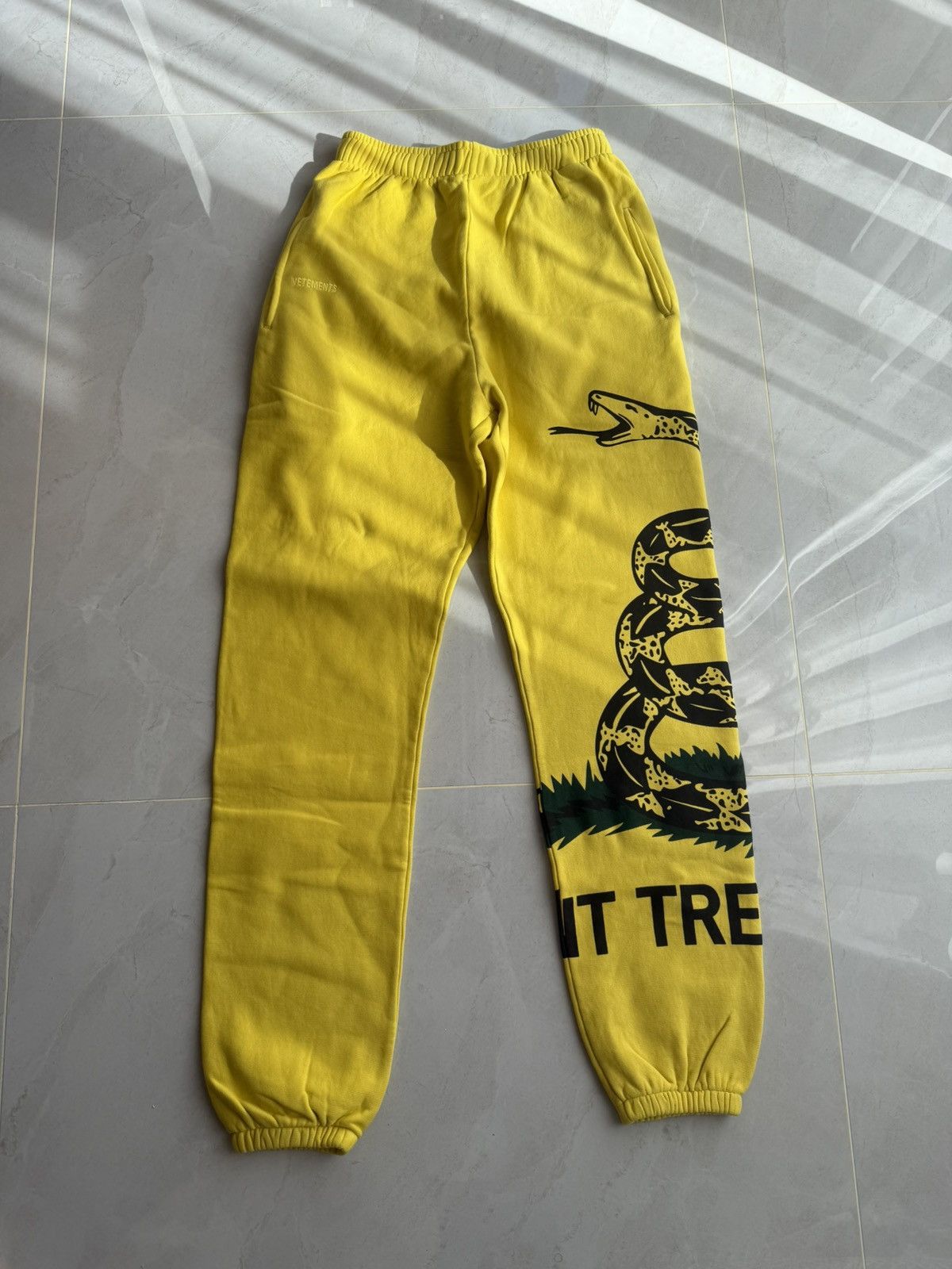 Vetements Vetements Dont tread on me Sweatpants Size US 30 / EU 46 - 1 Thumbnail