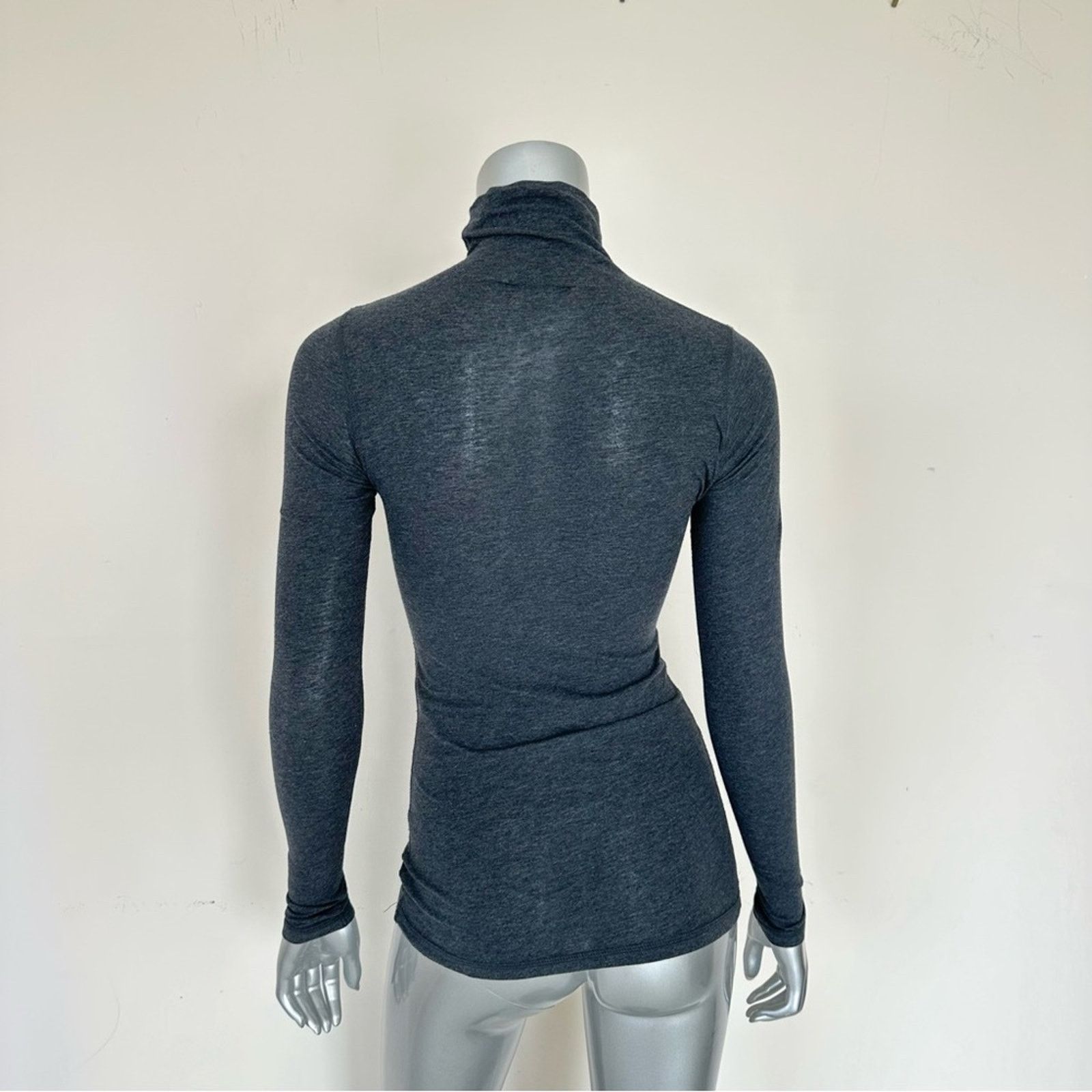 Vince women turtleneck top size XS