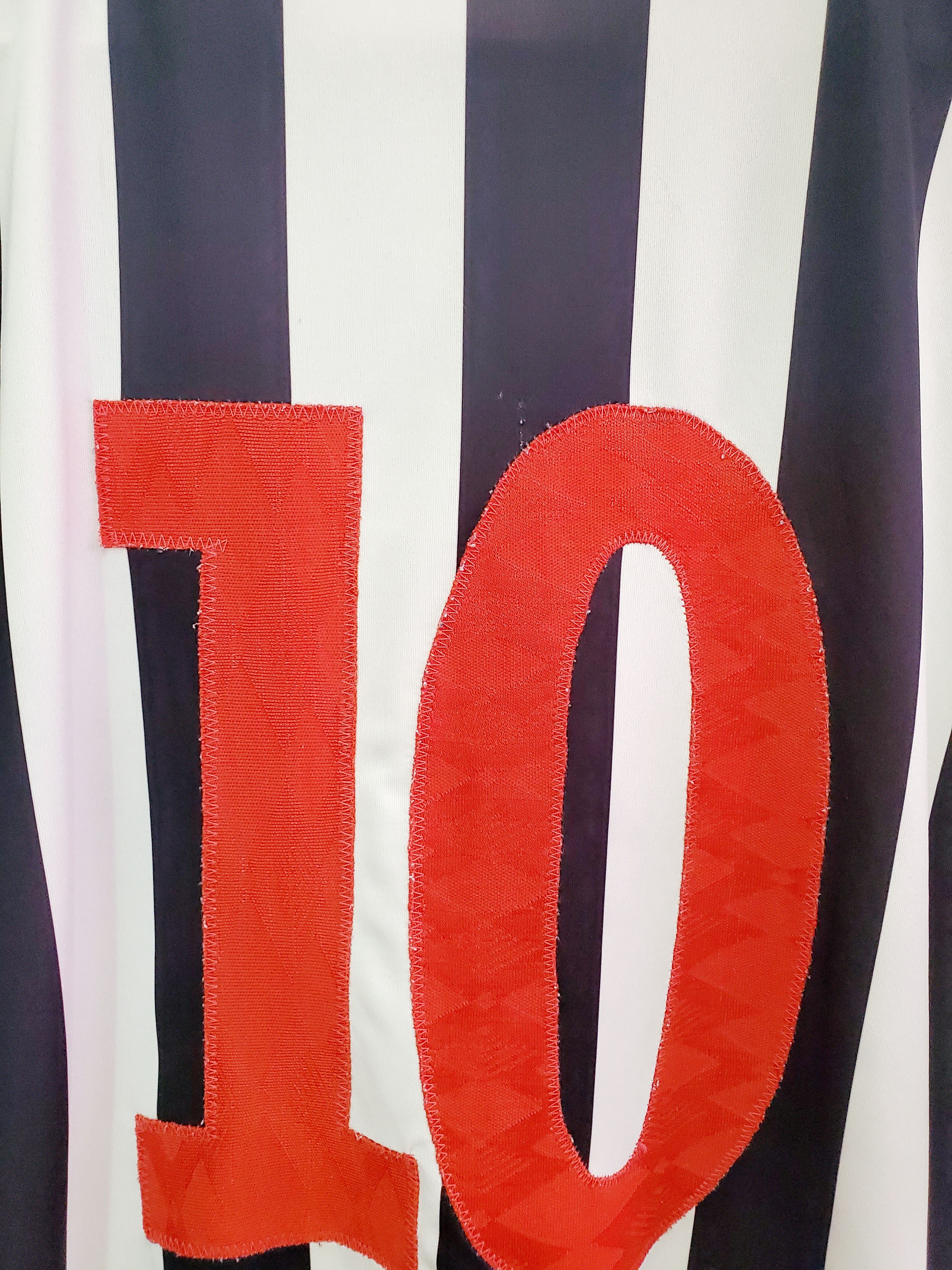 Vintage Vintage Besiktas Home soccer shirts size L Size US L / EU 52-54 / 3 - 4 Thumbnail