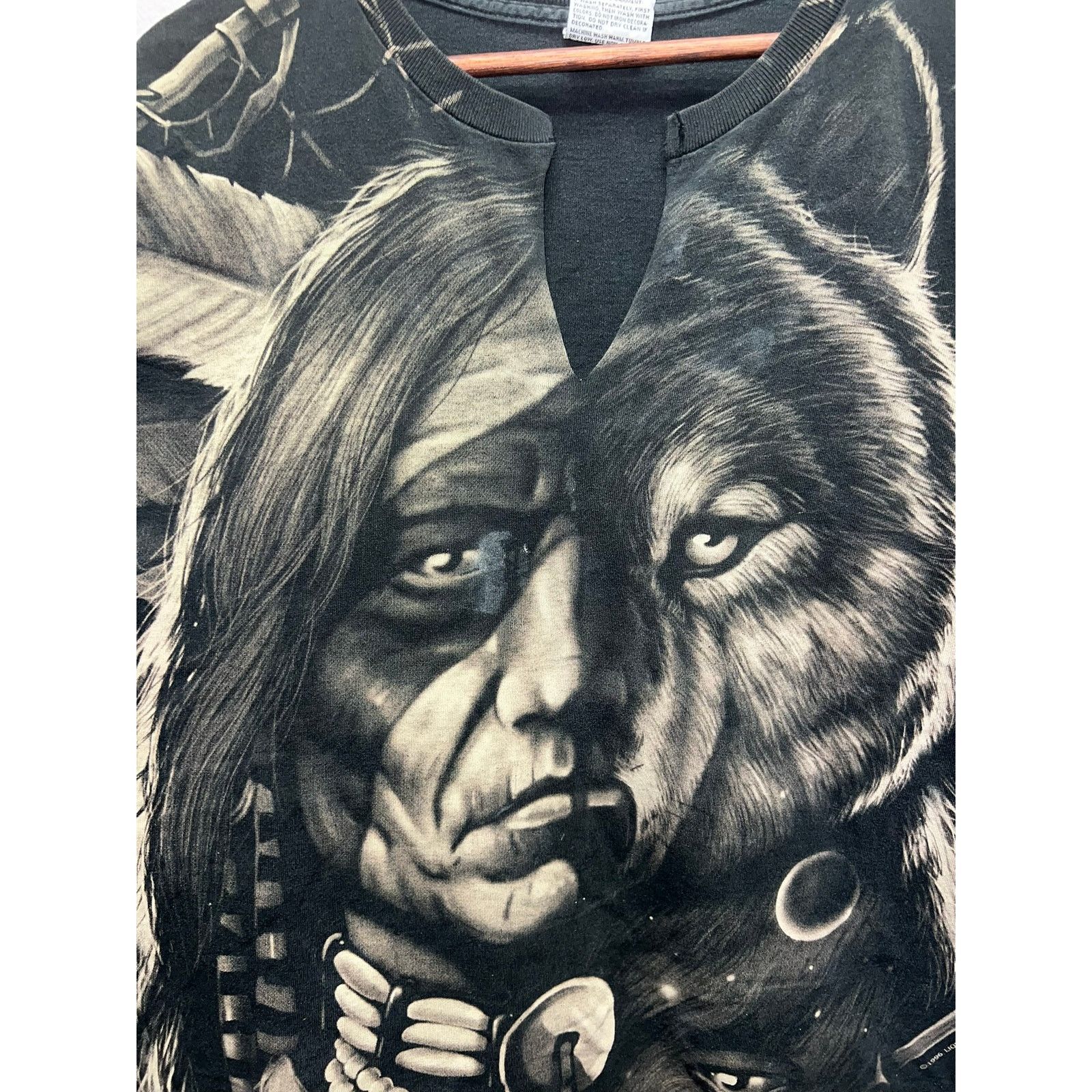 Liquid Blue Vintage Liquid Blue Native American Shirt Wolf Cut Neck 90s Size US L / EU 52-54 / 3 - 2 Thumbnail