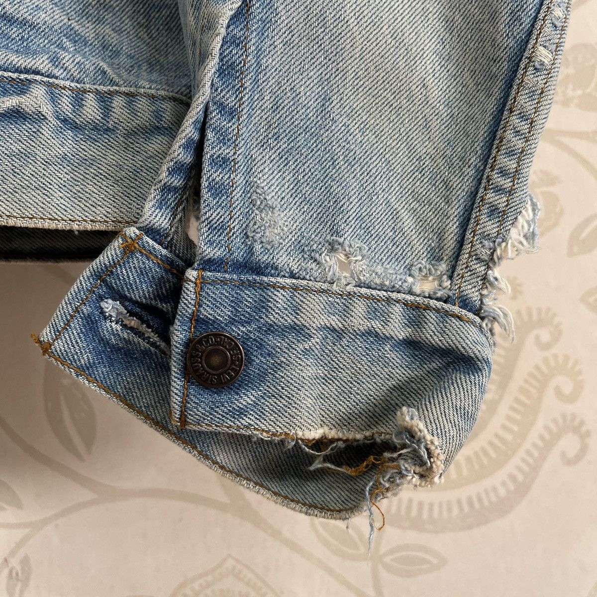 Levi's × Levi's Vintage Clothing Distressed Levis Denim Trucker Jacket Made In USA Size US L / EU 52-54 / 3 - 9 Thumbnail
