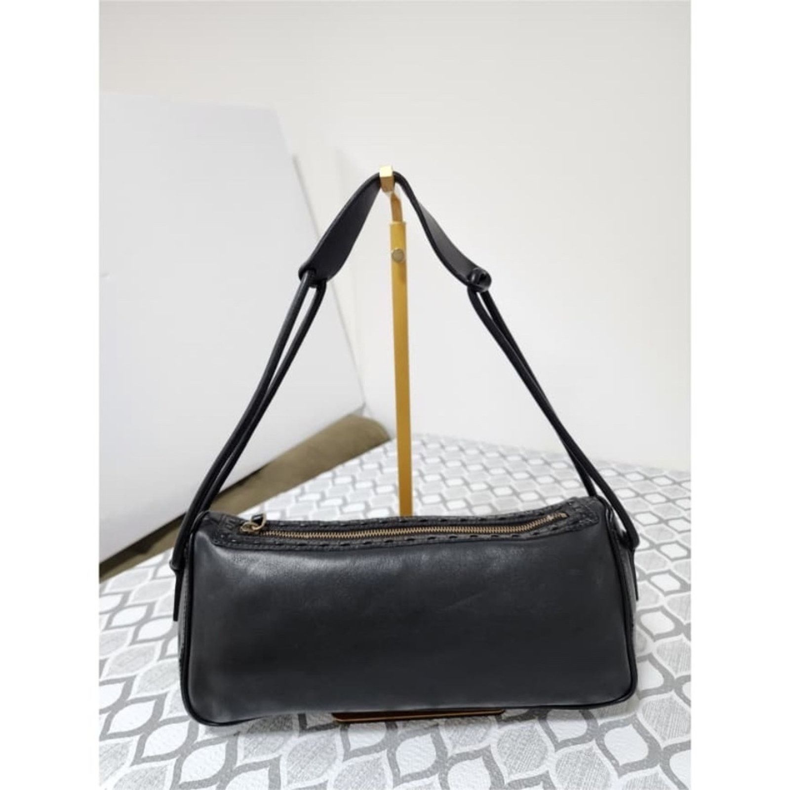 Gucci Authentic Gucci Vintage Leather Shoulder Bag Black Size ONE SIZE - 6 Thumbnail