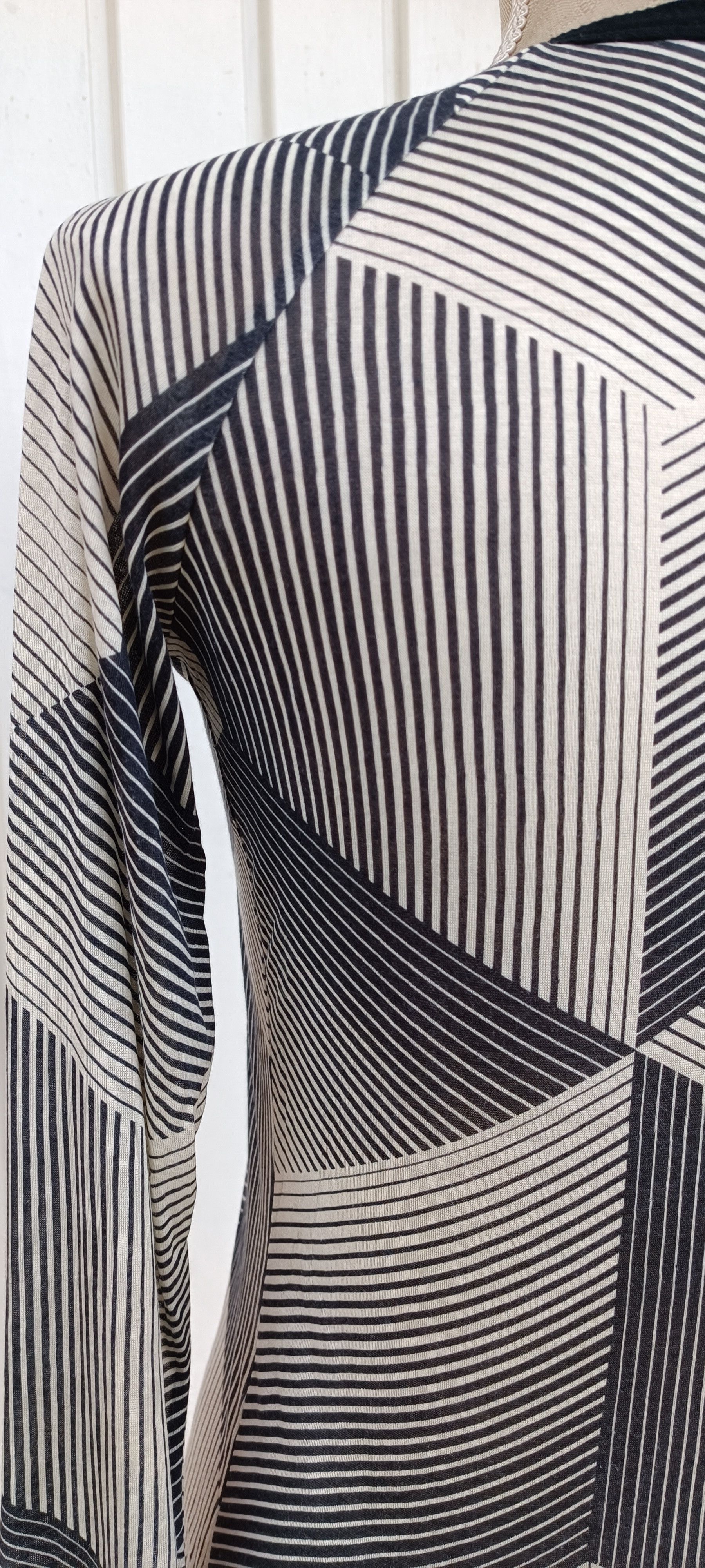 Jean Paul Gaultier 3D_ Geometric motifs- Silk top Size M / US 6-8 / IT 42-44 - 15 Thumbnail