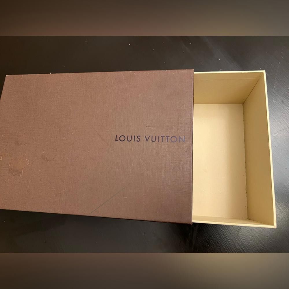 Louis Vuitton Authentic LOUIS VUITTON LV Brown Gift Box Empty Size ONE SIZE - 6 Thumbnail