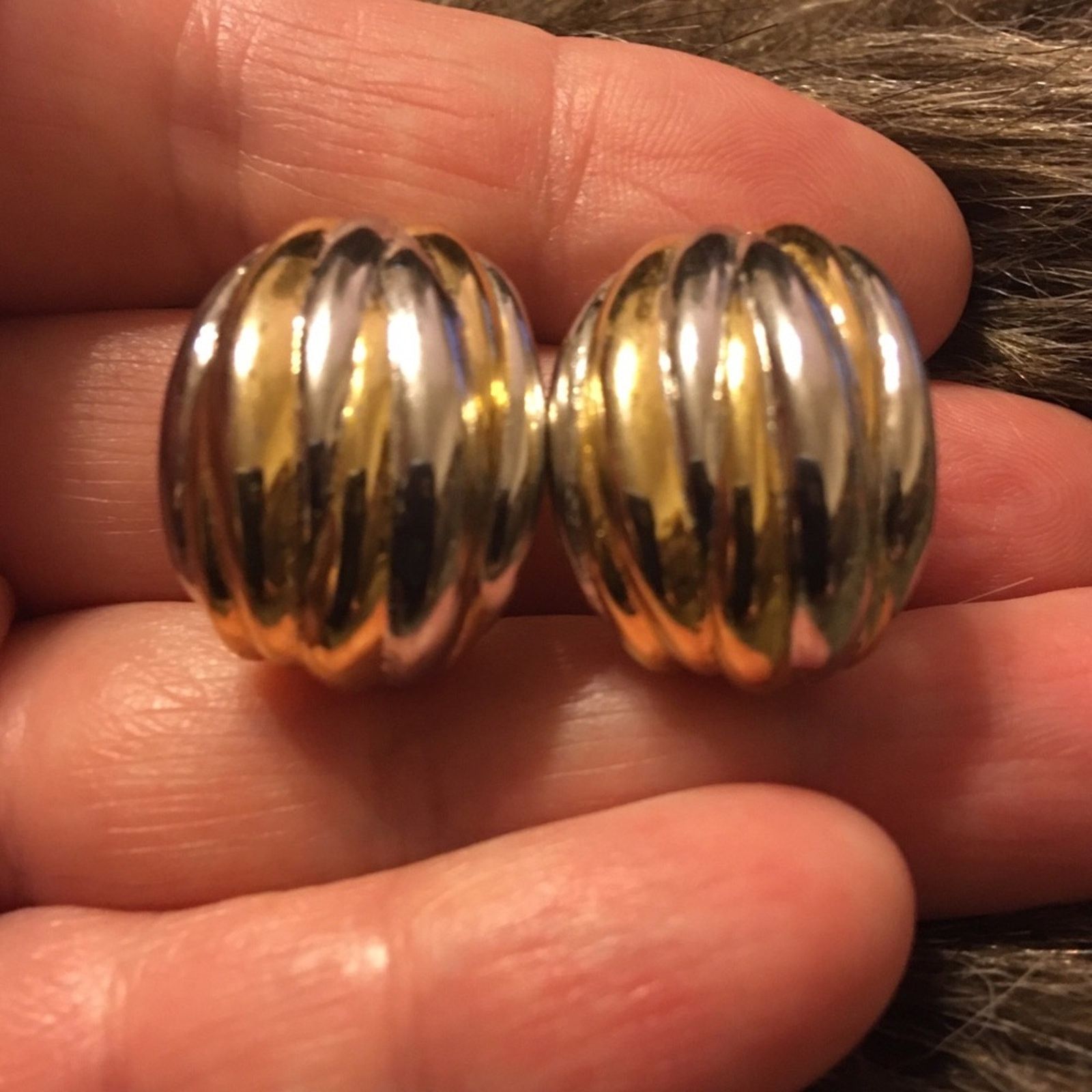 Vintage Vintage gold and silver tone clip earrings Size ONE SIZE - 5 Thumbnail