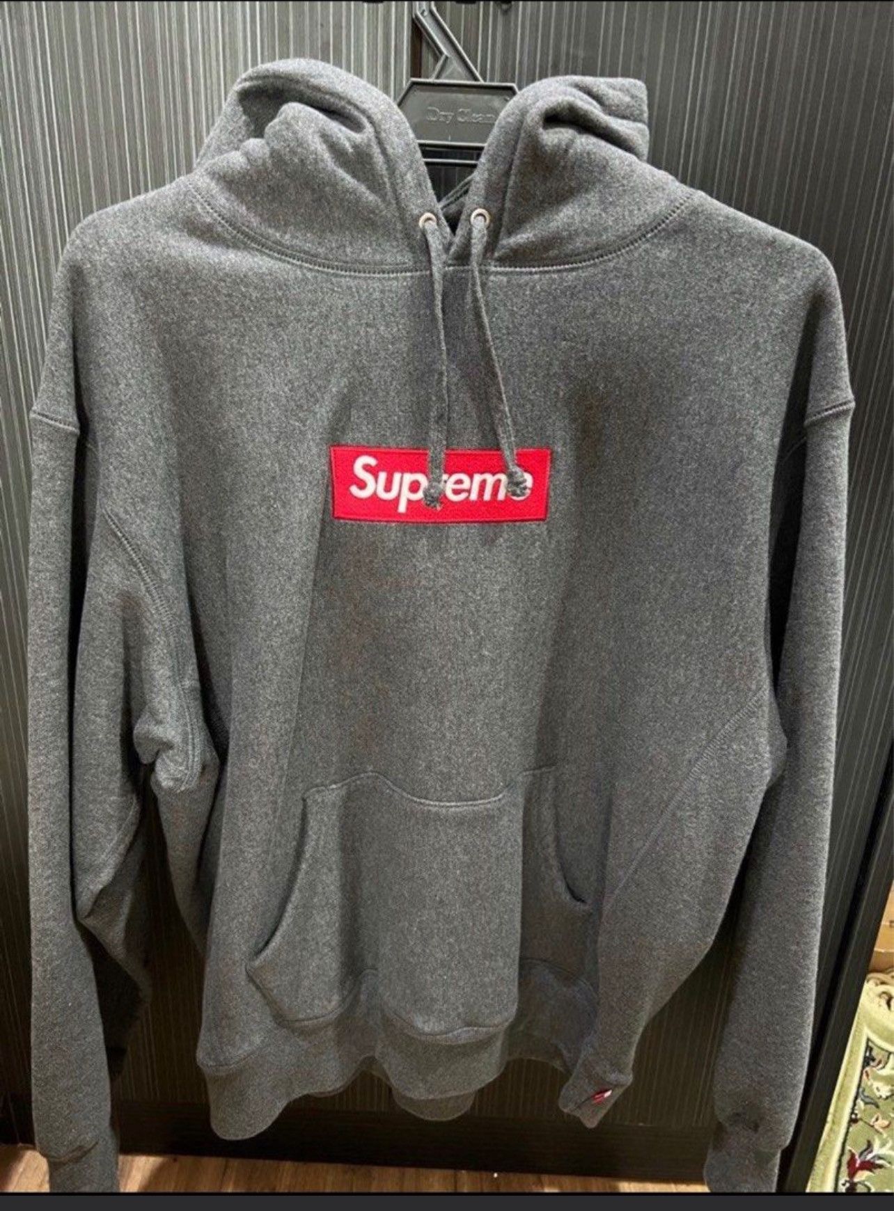 Supreme Pearl Logo deals Hooded Sweatshirt Heather Gray Grey Large FW21 Deadstock