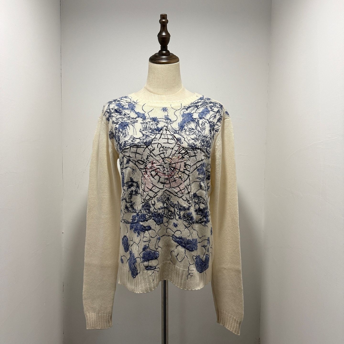 Dior Dior Cashmere Embroidered Sweater White Size FR 40 Size M / US 6-8 / IT 42-44 - 1 Thumbnail