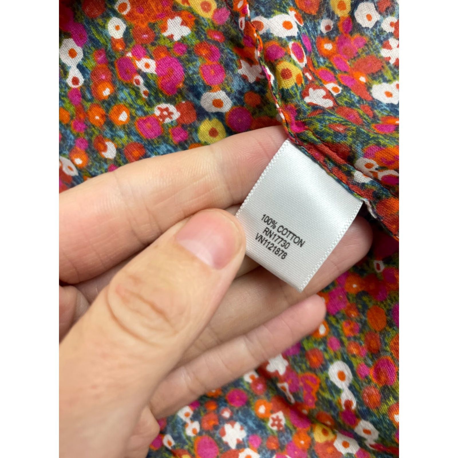 Isaac Mizrahi Isaac Mizrahi Shirt Blouse Women's Size Small Red Florals Button Up Long Sleeve Womens Size S / US 4 / IT 40 - 7 Thumbnail