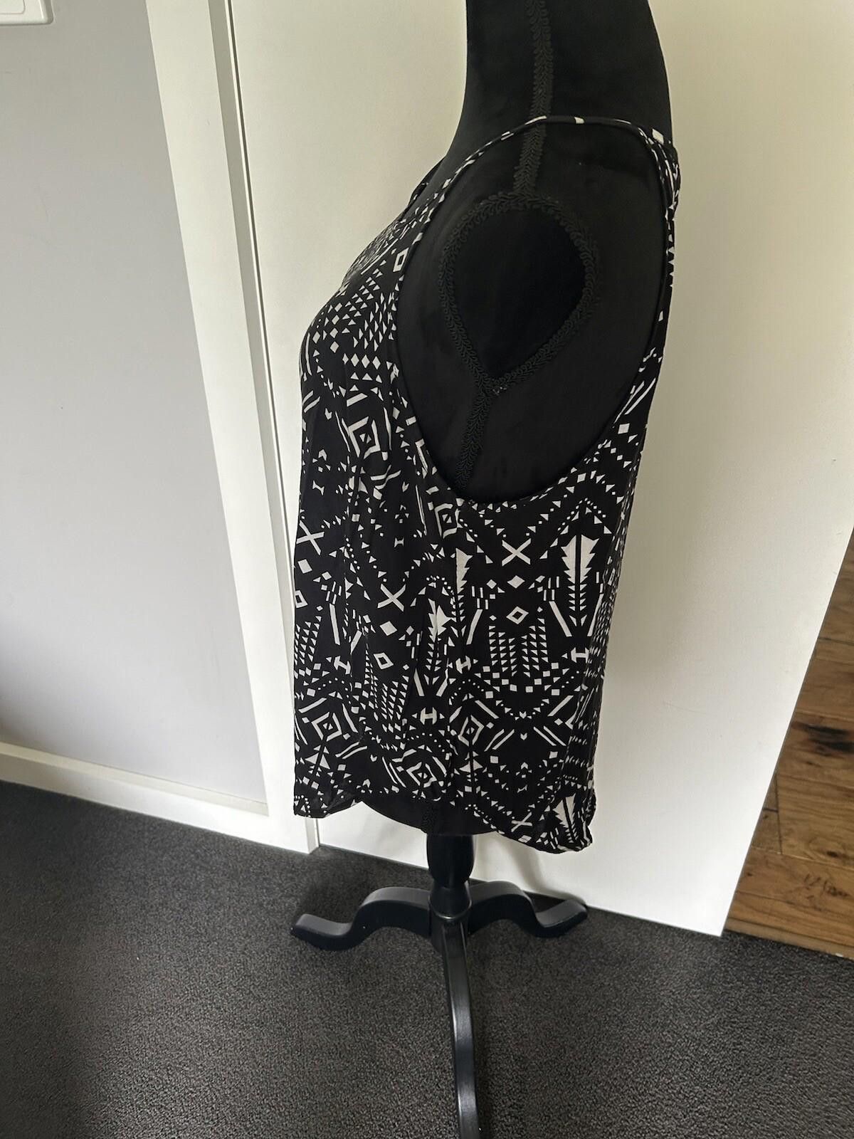 Designer Decjuba singlet Top Black & White Aztec Print - Size L (002) Size L / US 10 / IT 46 - 9 Thumbnail