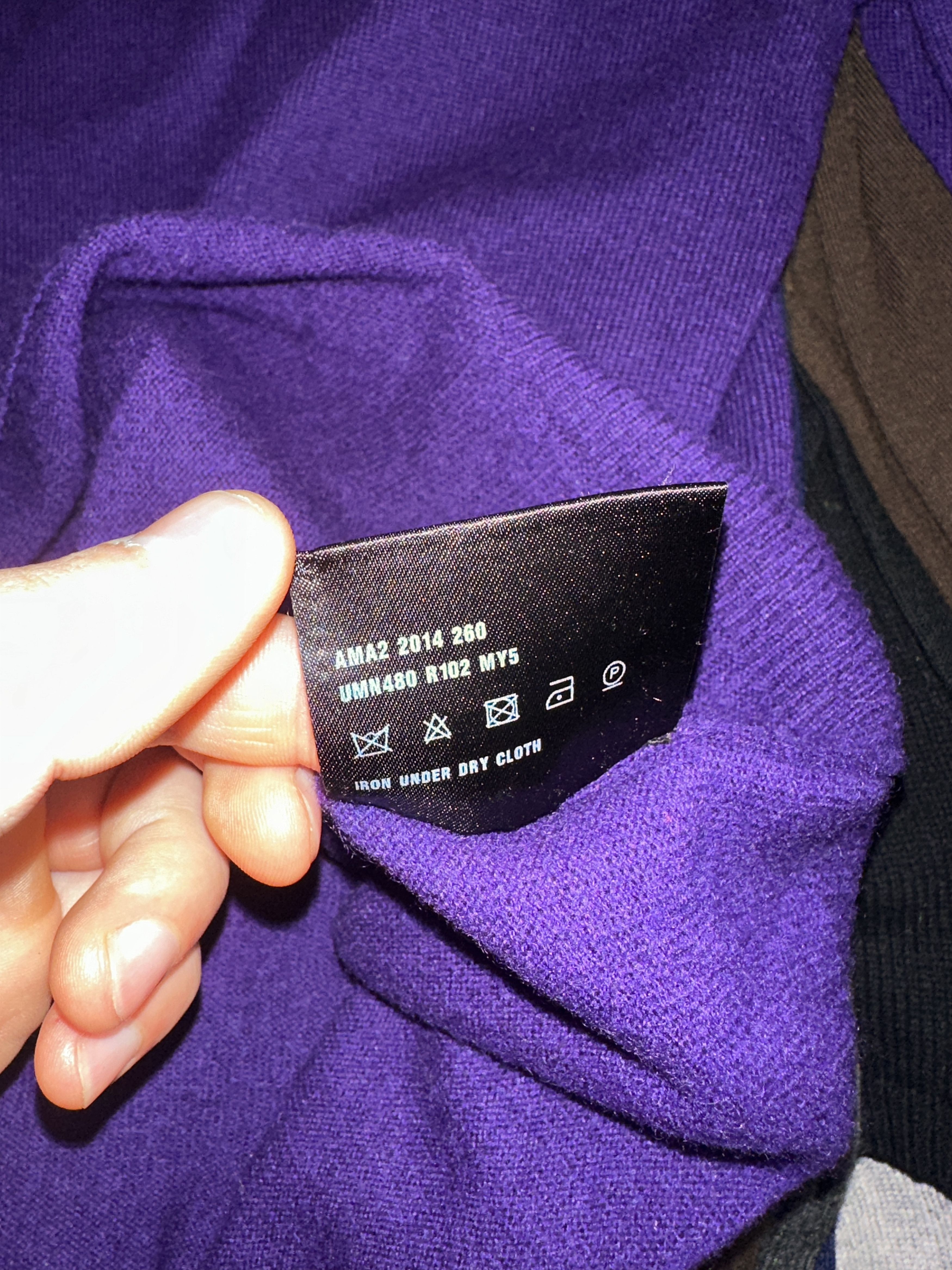 Prada Prada Men’s V-Neck Fine Wool Knit Sweater Size 52 IT L Size US L / EU 52-54 / 3 - 10 Thumbnail