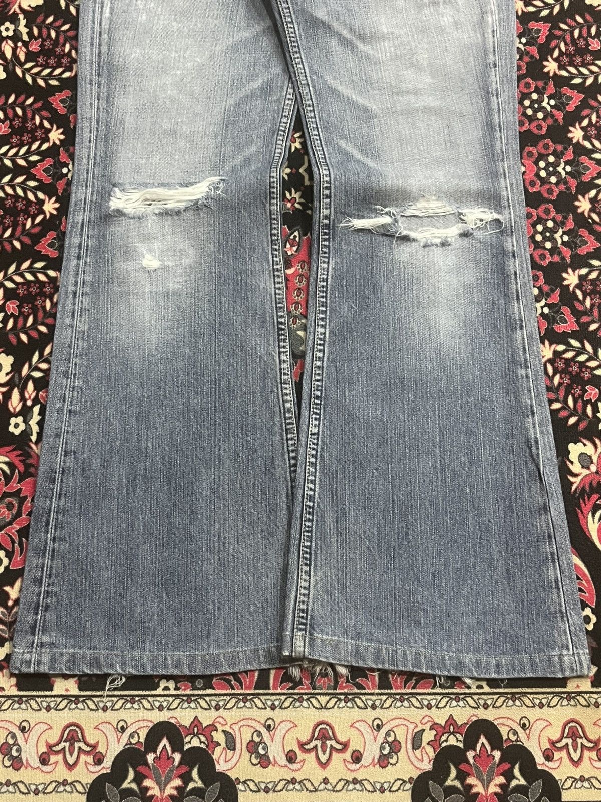 Levi's Vintage Y2K Levi’s Blue Washed Distressed Flare Jeans Size 32" / US 10 / IT 46 - 9 Thumbnail