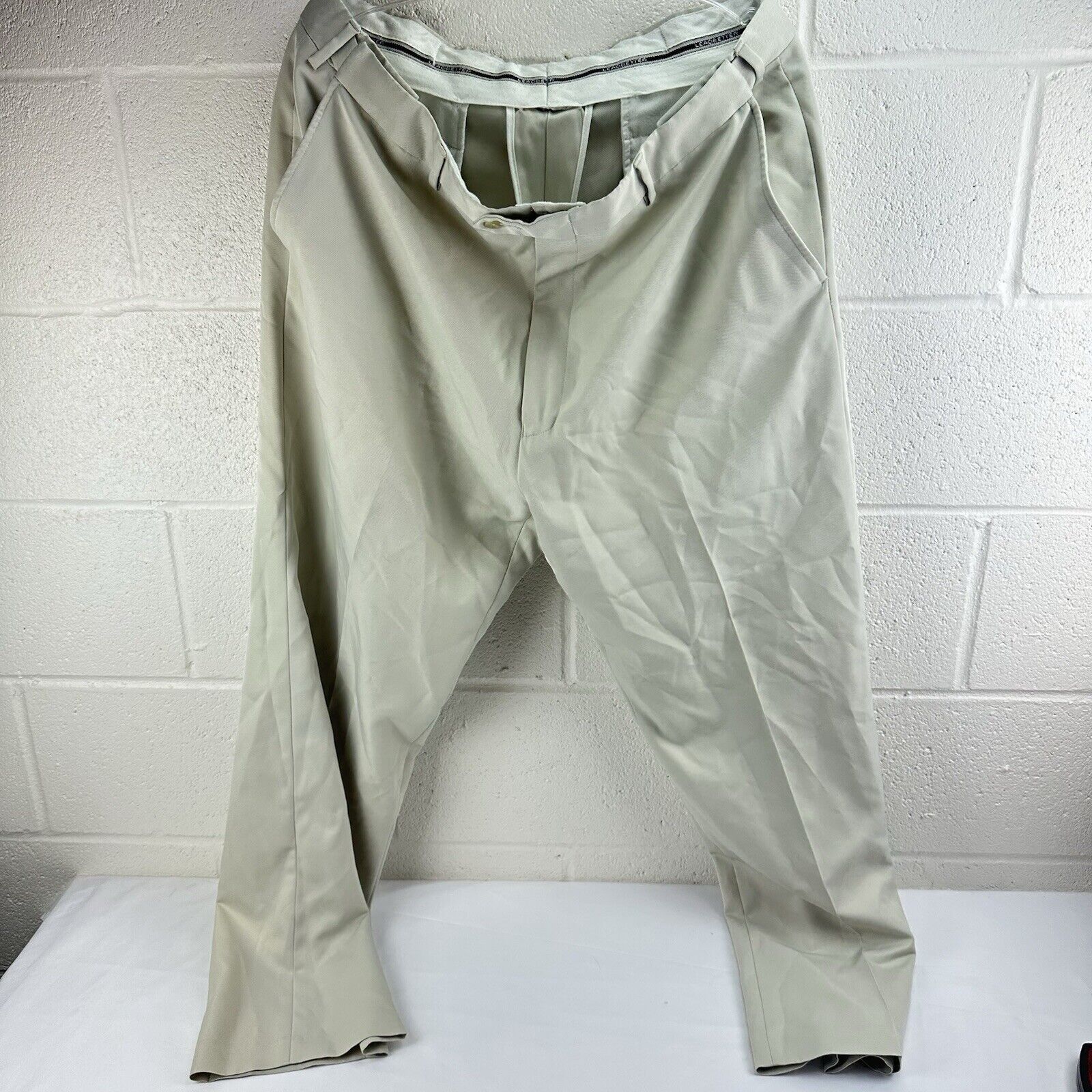Jos. A. Bank Jos A Bank Leadbetter Golf Pants Men's 38x30 Beige Perform Size US 38 / EU 54 - 1 Thumbnail