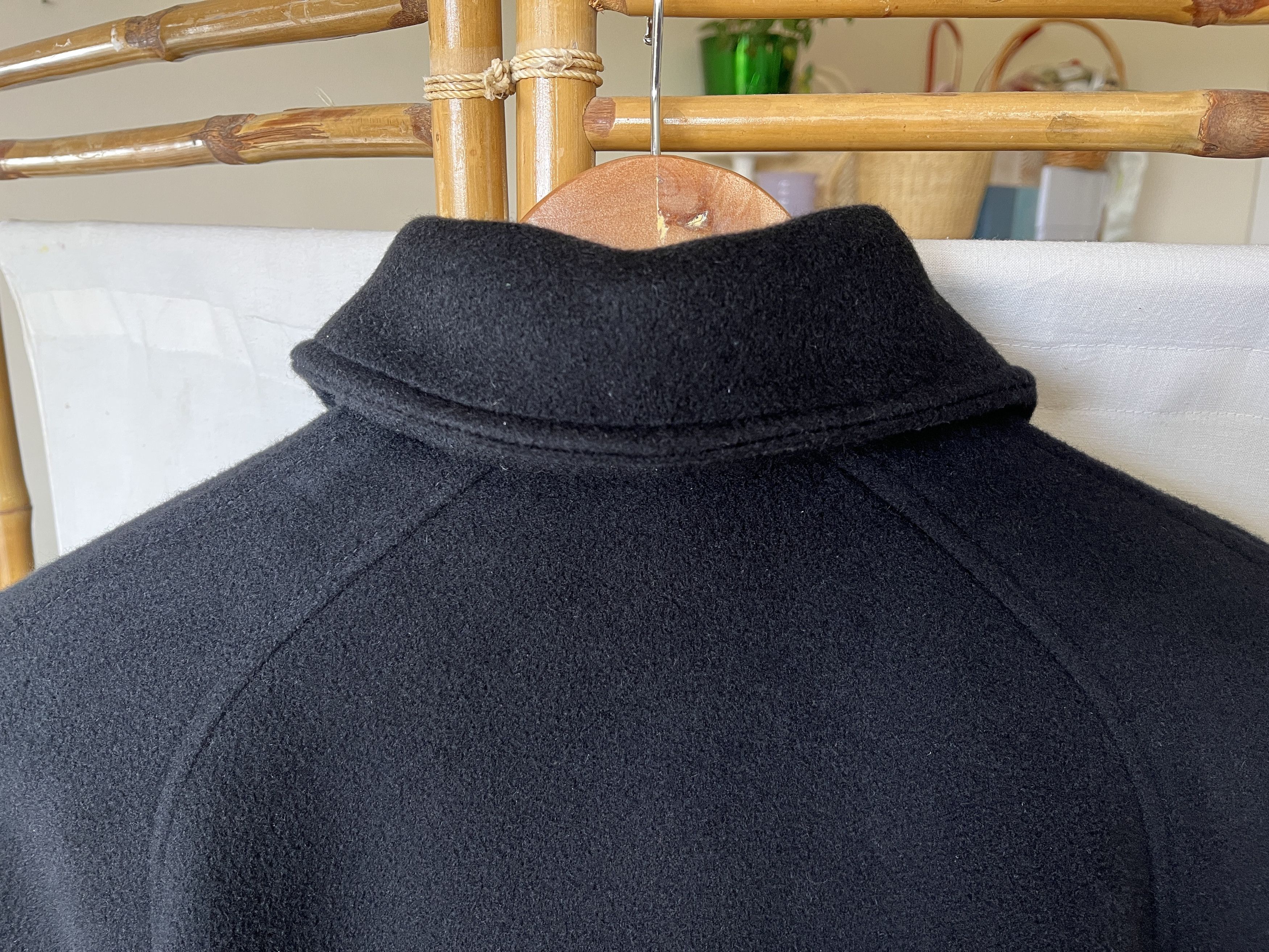 Burberry Burberry Cashmere Cape. Black. Medium. Size M / US 6-8 / IT 42-44 - 4 Thumbnail