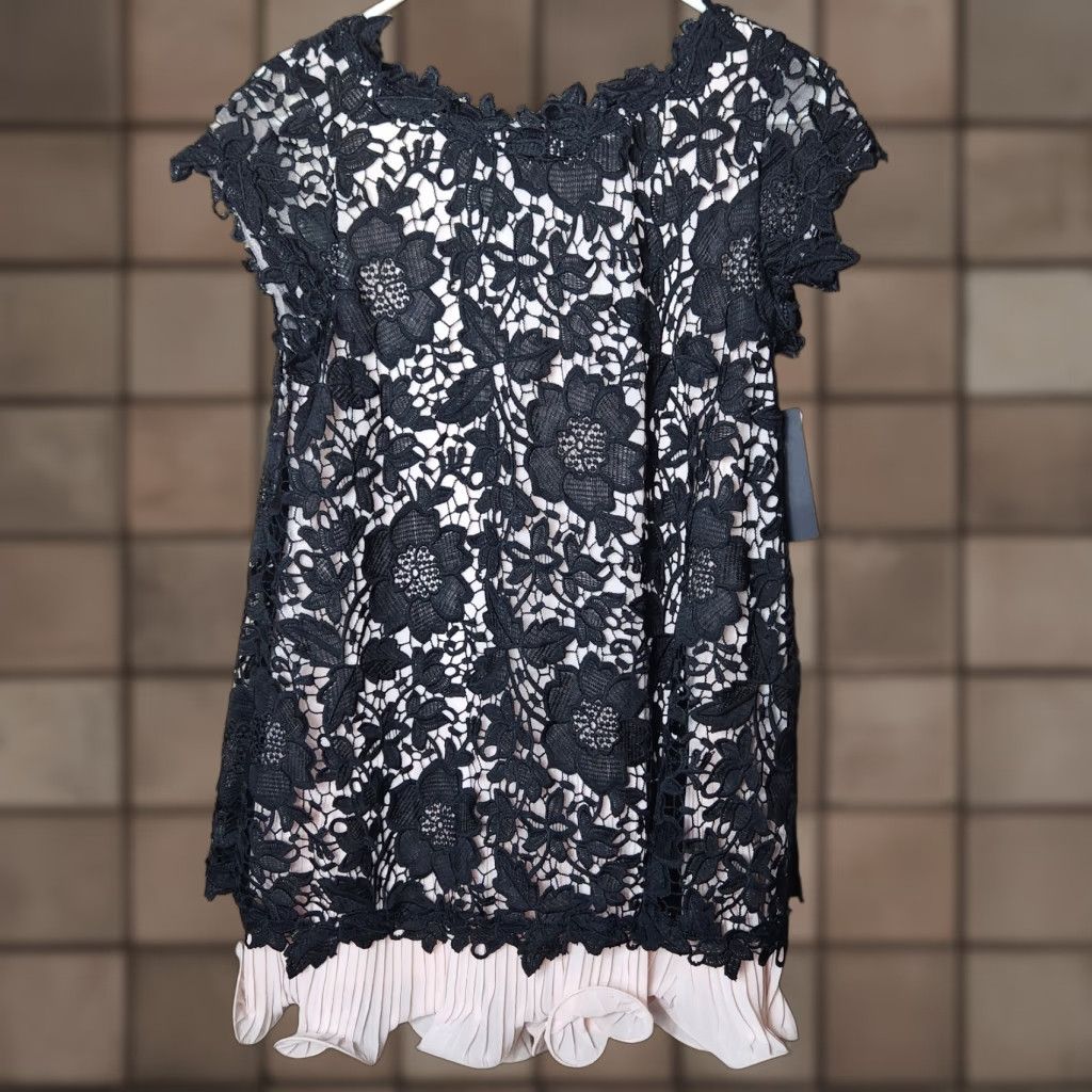 **Aqua Black Lace Overlay Split Back Midi Cocktail Dress Size 4** User: **Aqua Black Lace Overlay Split Back Midi Cocktail Dress Size 4**