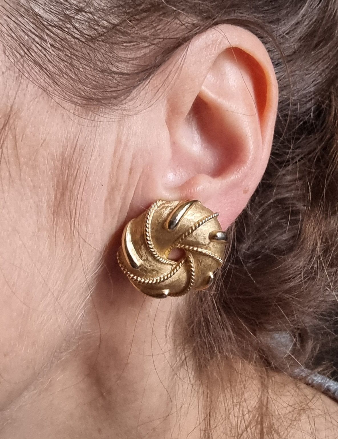 Vintage Rare Find Vintage TRIFARI CROWN Gold Tone Clip On Earrings Size ONE SIZE - 1 Thumbnail