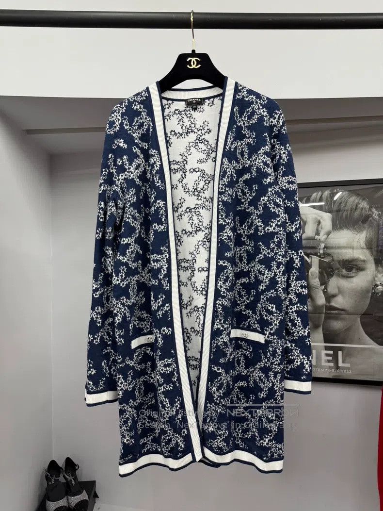 Chanel Chanel Blue and white printed logo cardigan coat Size XS / US 0-2 / IT 36-38 - 1 Thumbnail