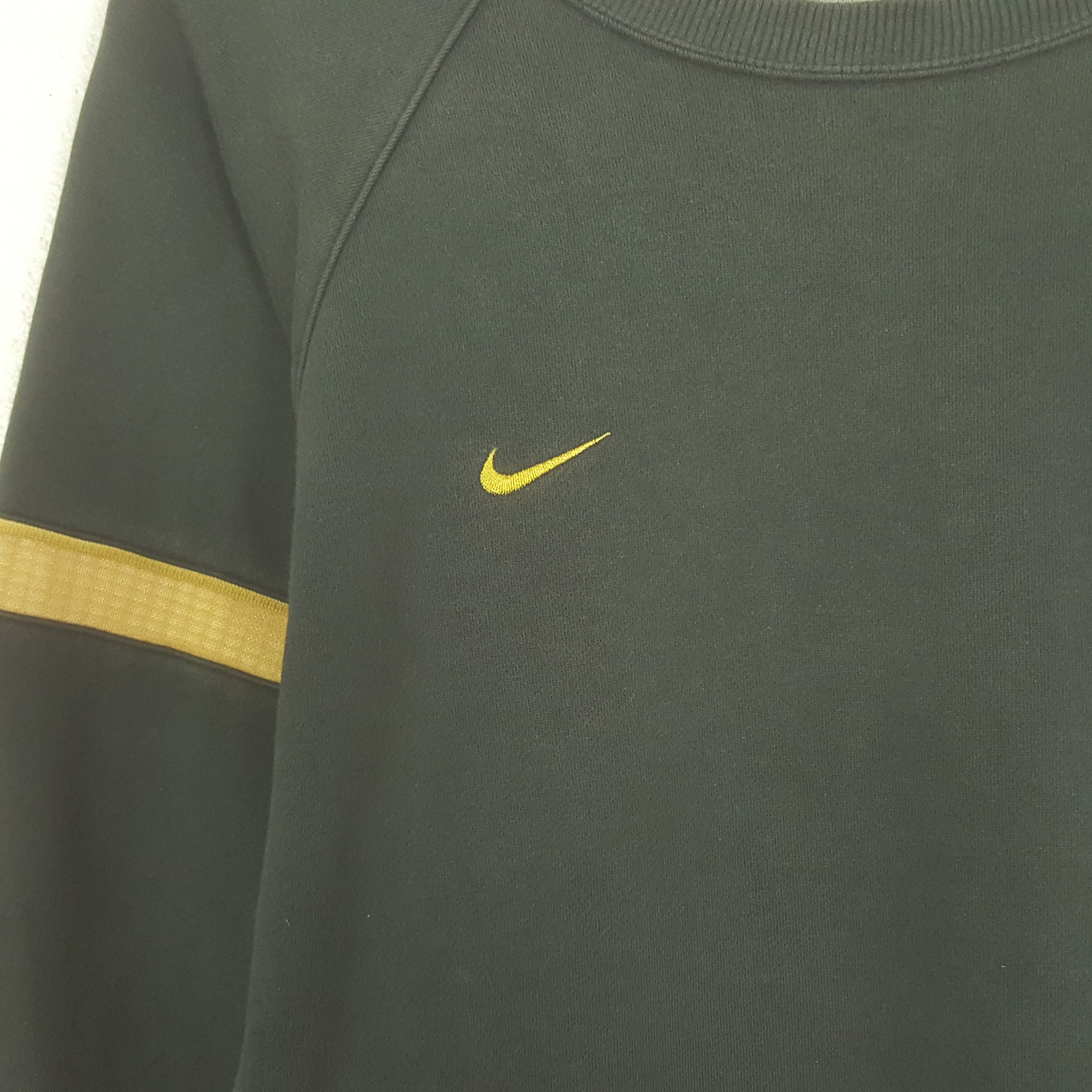 Nike Vintage Nike Small Embroidery Logo Sweatshirt Size US L / EU 52-54 / 3 - 2 Thumbnail