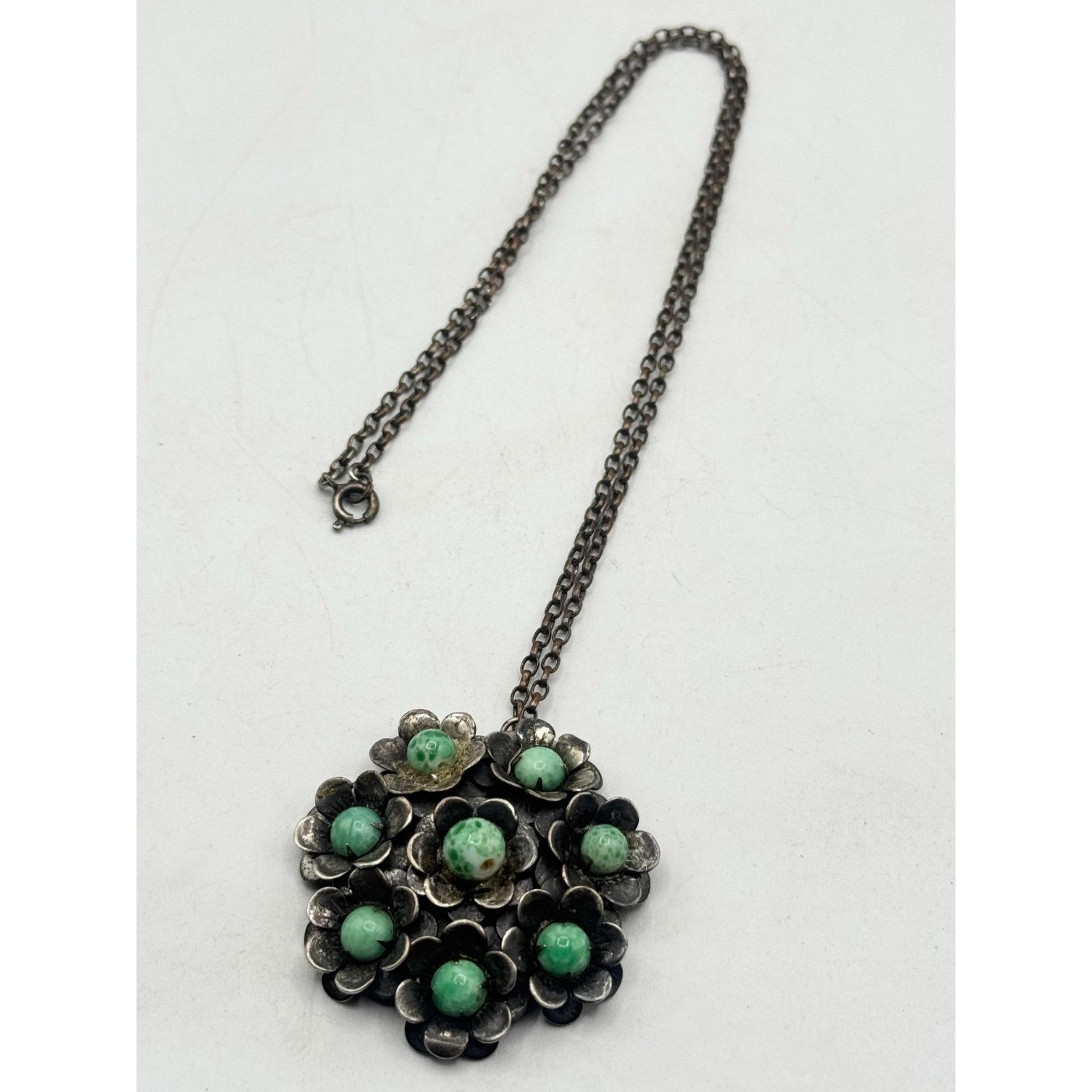 Vintage Vintage green stone flower floral pendant necklace Size ONE SIZE - 3 Thumbnail