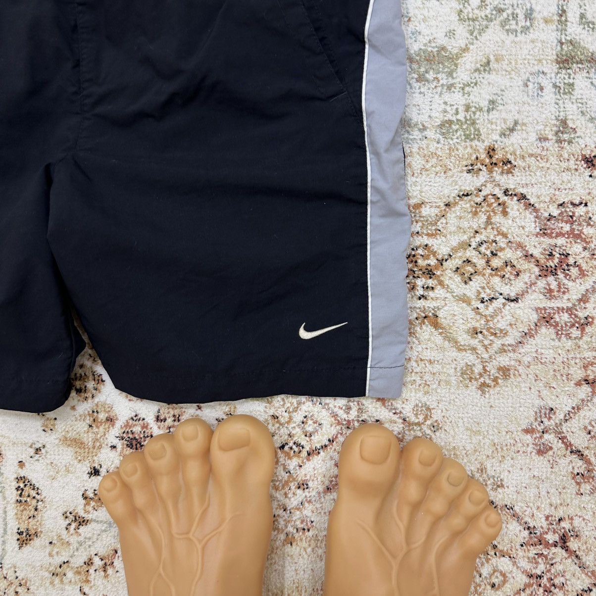 Nike × Vintage Vintage Nike Shorts Baggy Style Small Swoosh 00s Y2K Size US 28 / EU 44 - 4 Thumbnail