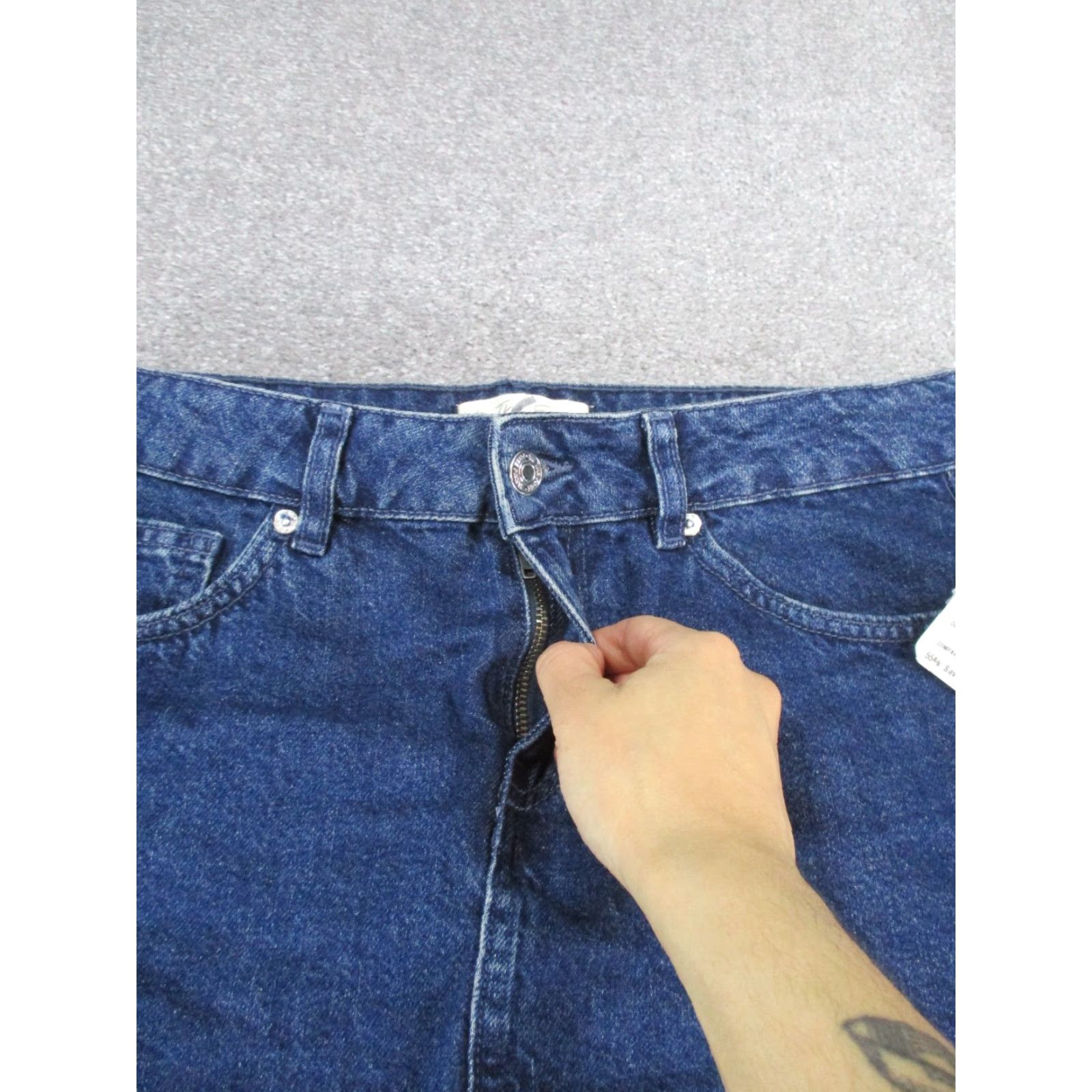 Free People FREE PEOPLE Skirt Women’s 6 Denim Mini Blue Frayed Hem Zipper Cotton Short Size 28" / US 6 / IT 42 - 2 Thumbnail