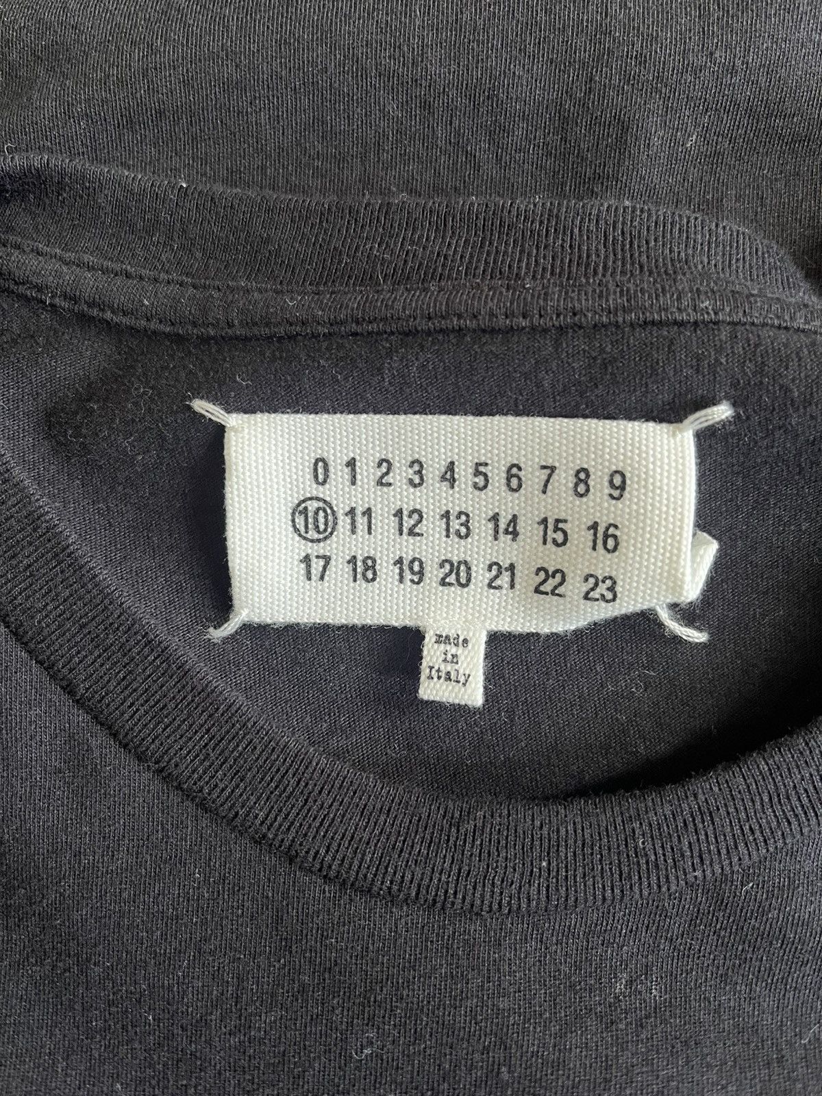 Maison Margiela Maison Margiela Painted Shoulder T-Shirt Black Size 50 Size US L / EU 52-54 / 3 - 4 Thumbnail