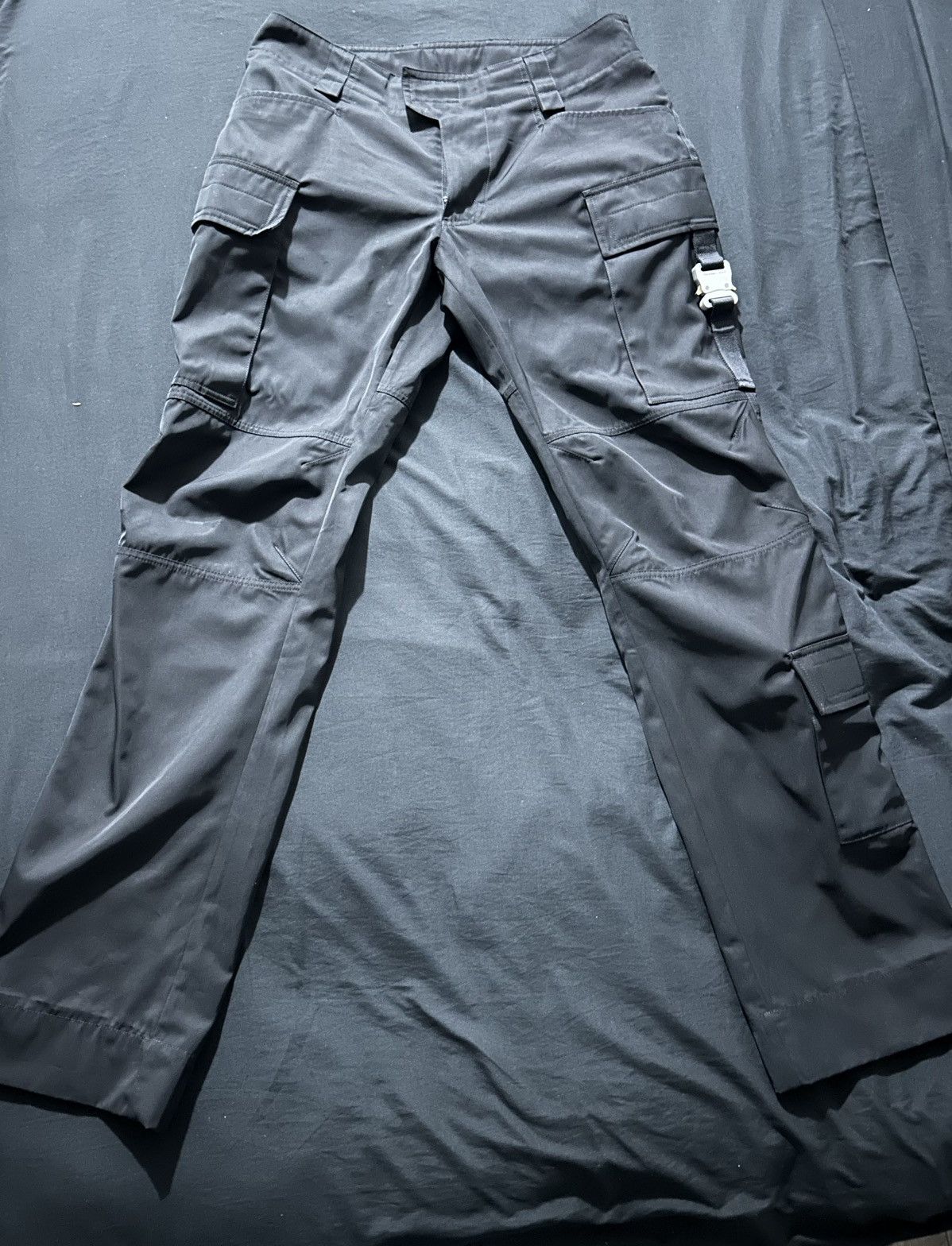 1017 ALYX 9SM 1017 ALYX 9SM Black Hardware Cargo Pants Size US 32 / EU 48 - 1 Thumbnail