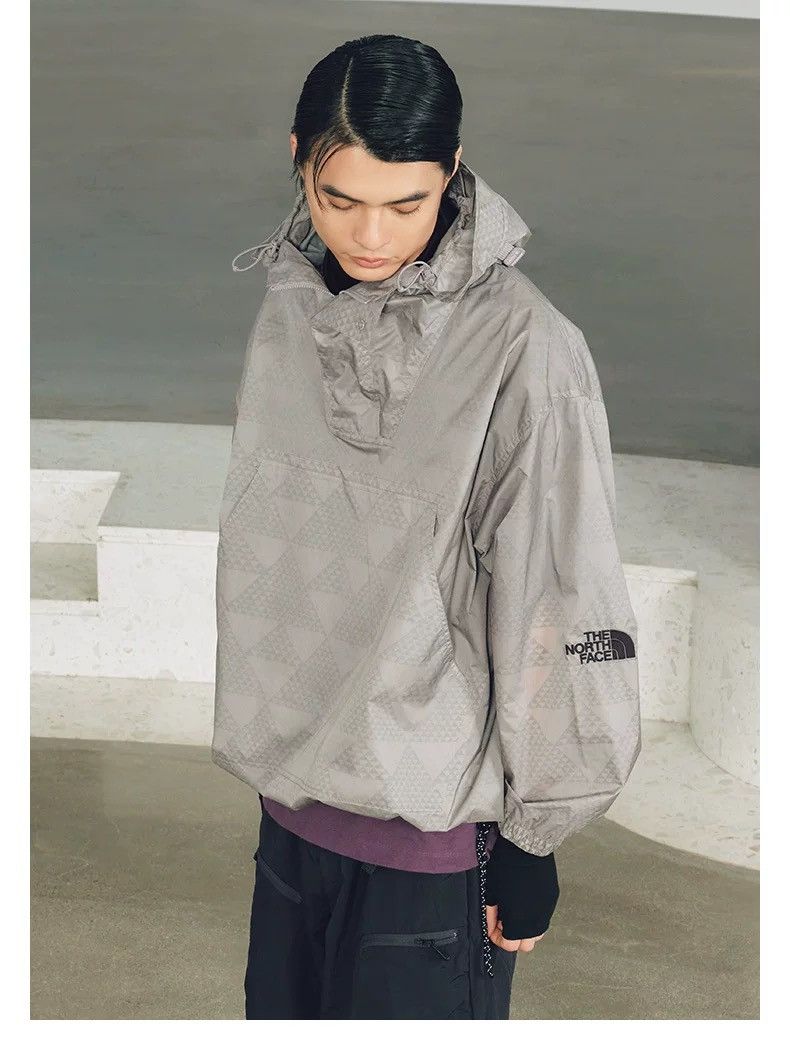 The North Face Urban Exploration PRINTED RAIN ANORAK JACKET Size US M / EU 48-50 / 2 - 21 Thumbnail