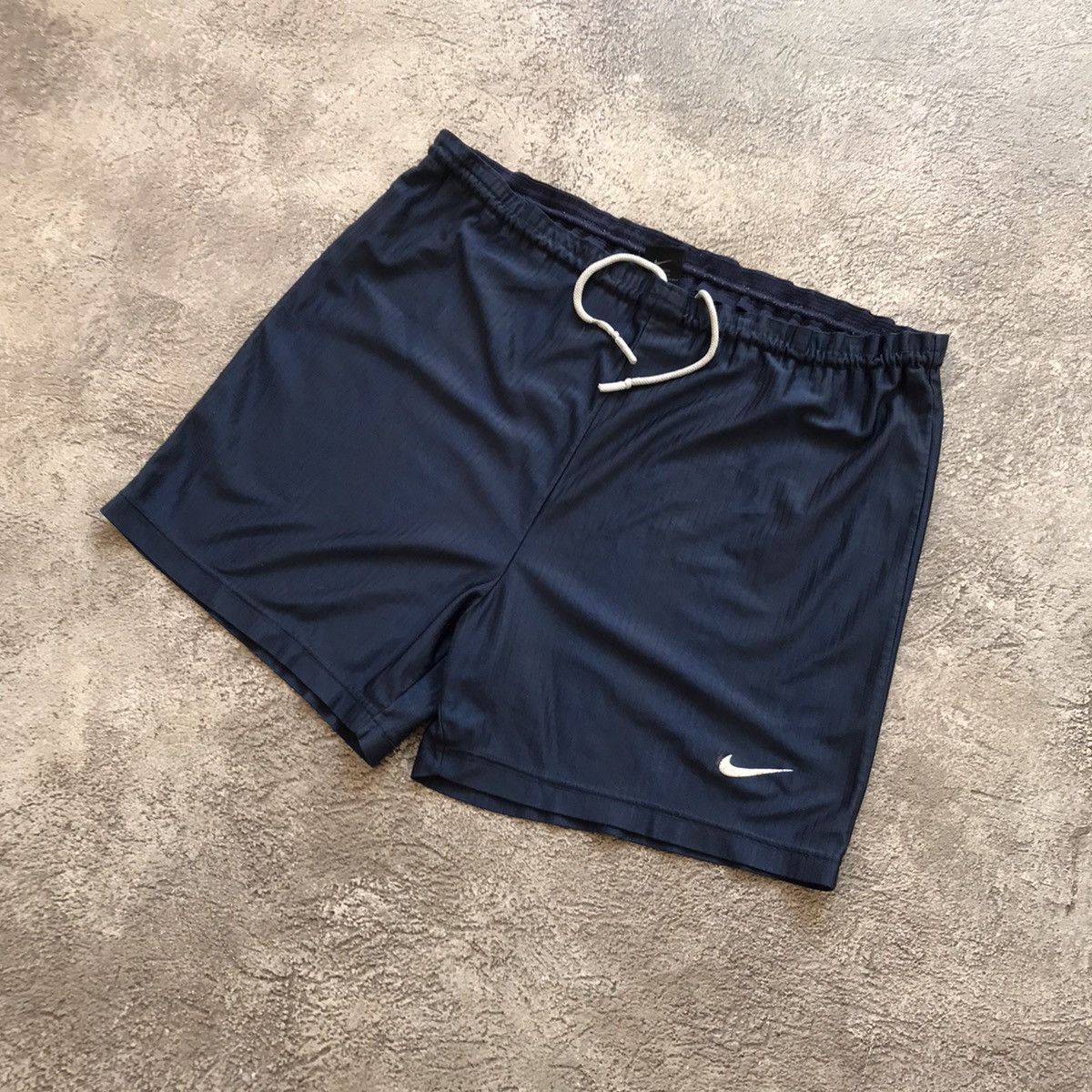 Vintage Vintage Nike Swoosh Shorts Y2K Streetwear Skate Navy Slim 34 Size US 34 / EU 50 - 2 Thumbnail