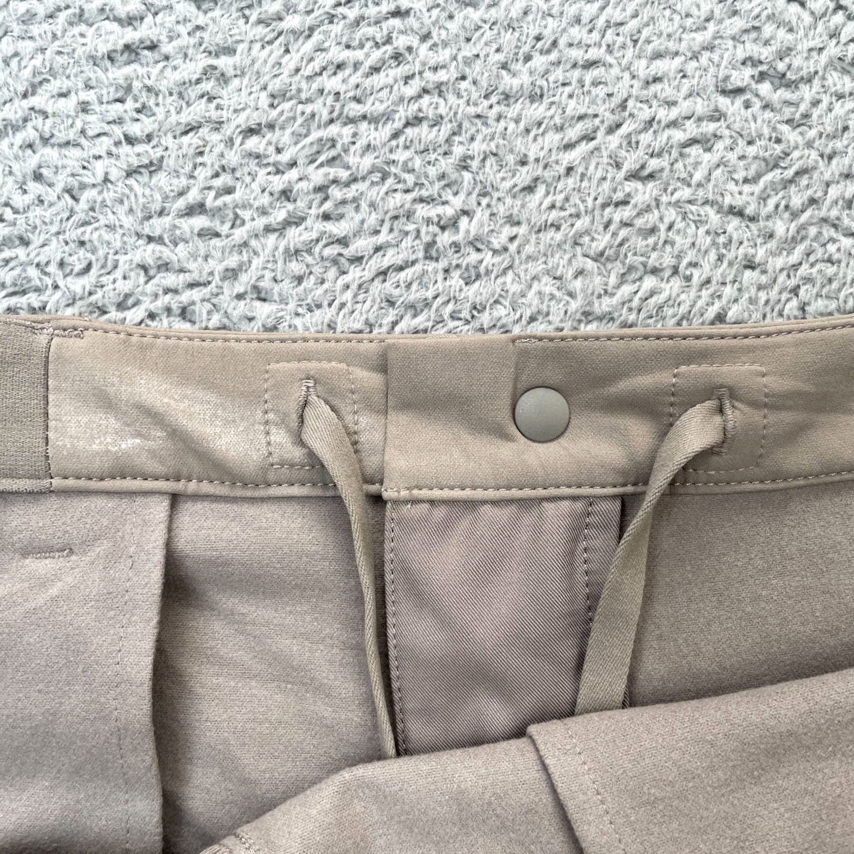 Uniqlo Uniqlo Pants Mens 3XL Beige Heattech Nylon Stretch Tapered Leg Ripstop Casual Travel City Logo Size US 39 - 5 Thumbnail
