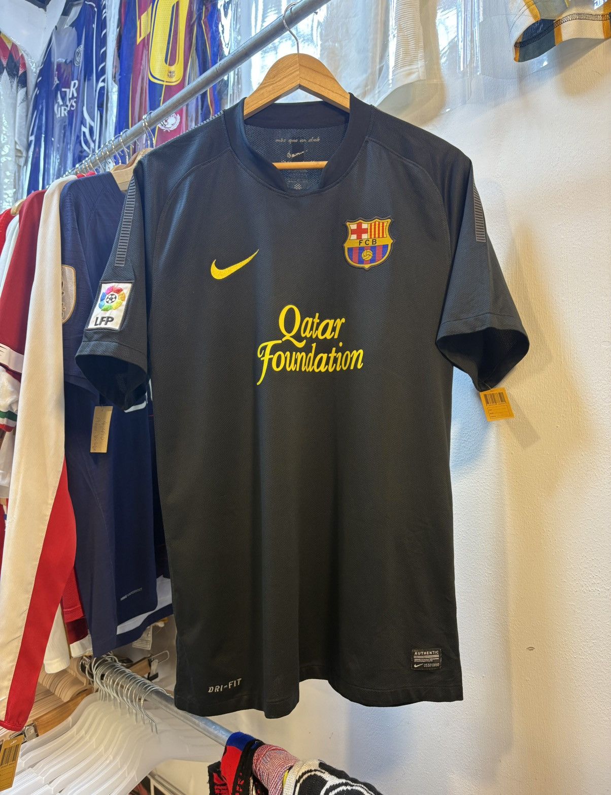 Nike 2011-2012 FC Barcelona Away Kit MESSI 10 Size US L / EU 52-54 / 3 - 1 Thumbnail