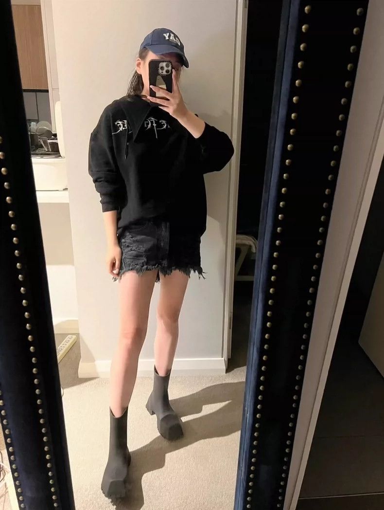 Balenciaga Balenciaga Sanskrit doll collar hoodie 2504-Nextarrow Size US XS / EU 42 / 0 - 7 Thumbnail