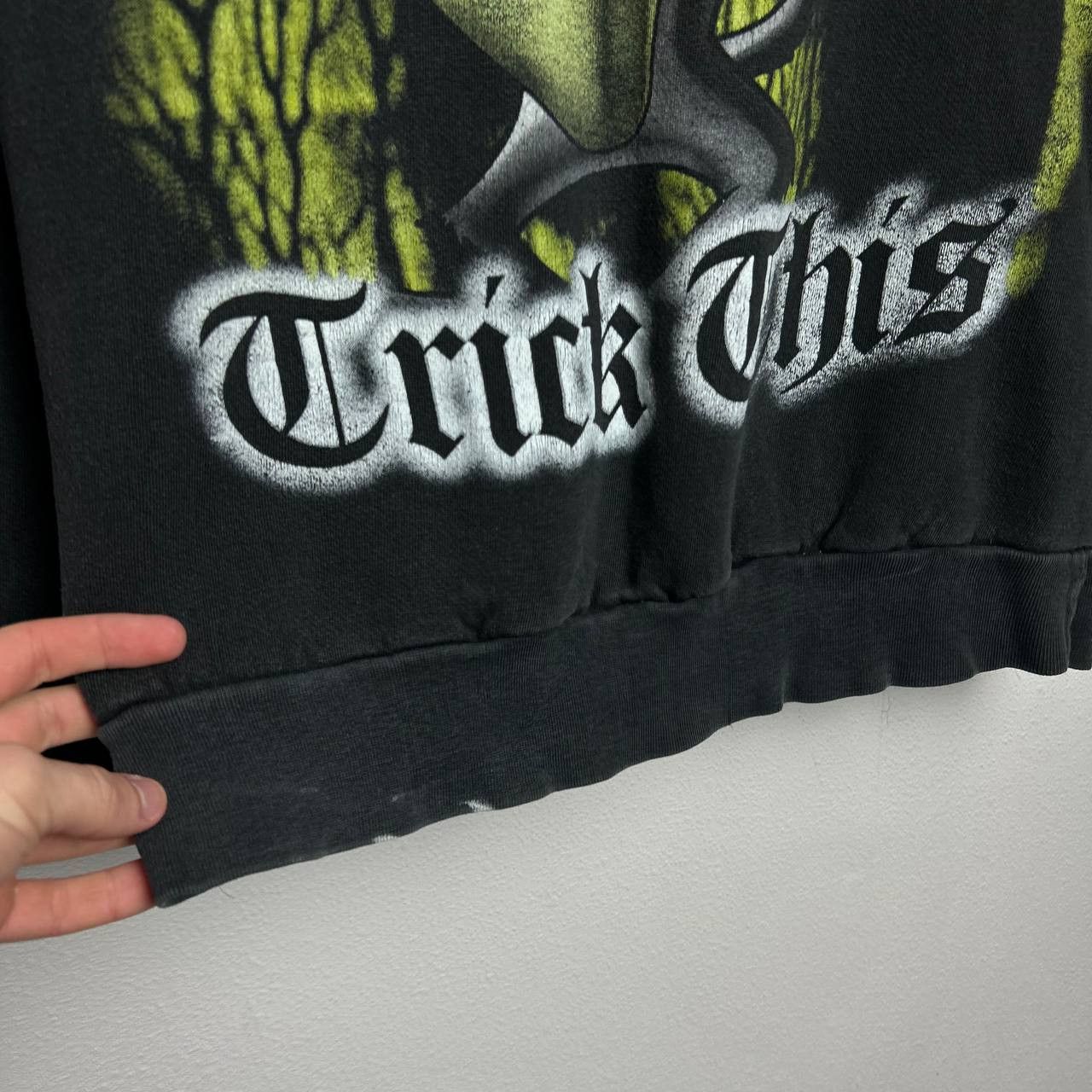Warner Bros Vintage Looney Tunes Taz 1997 Warner Bros cartoon sweatshirt Size US XS / EU 42 / 0 - 5 Thumbnail