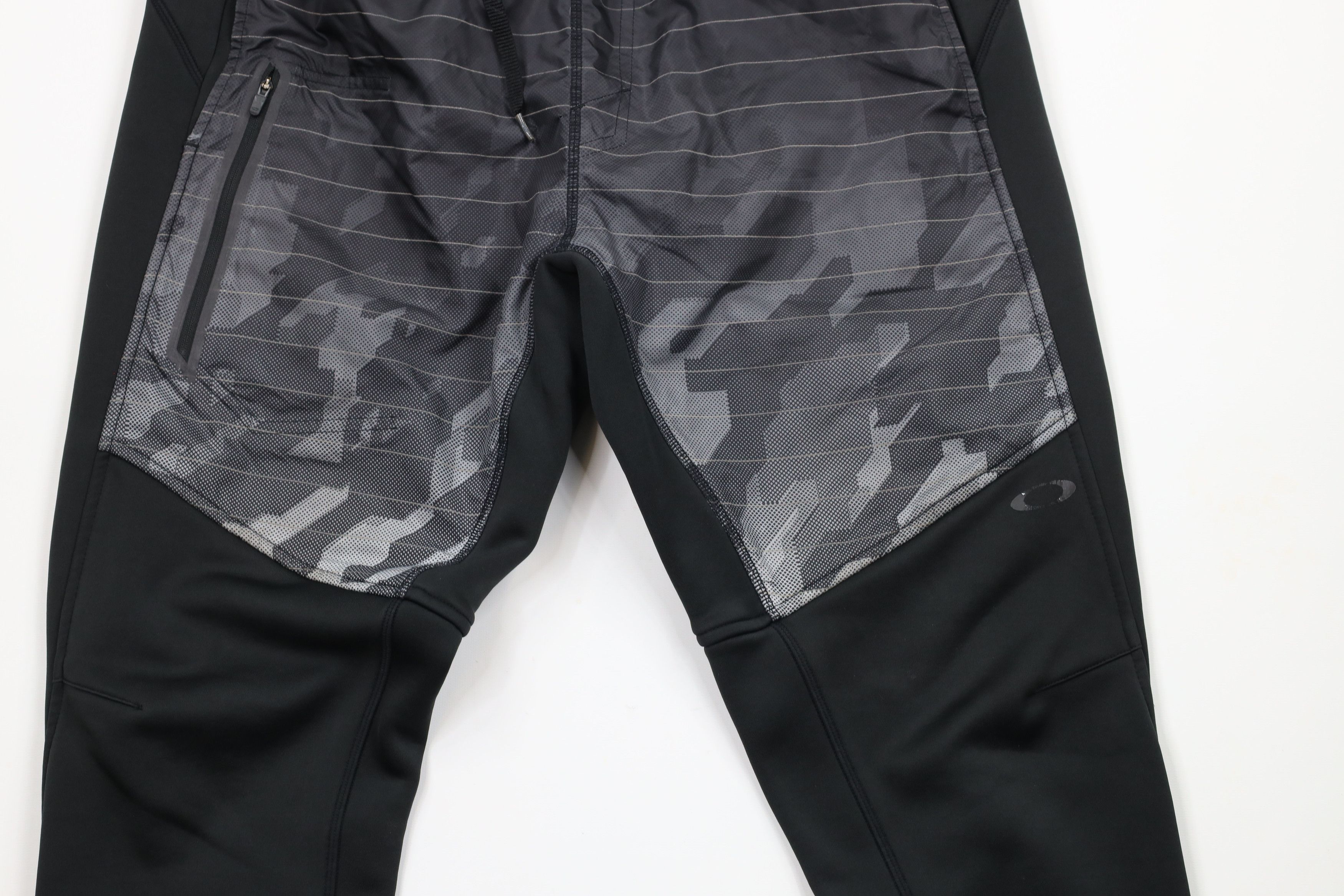 Oakley × Vintage Vintage Y2K Oakley Camouflage Cuffed Joggers Pants Size US 36 / EU 52 - 3 Thumbnail