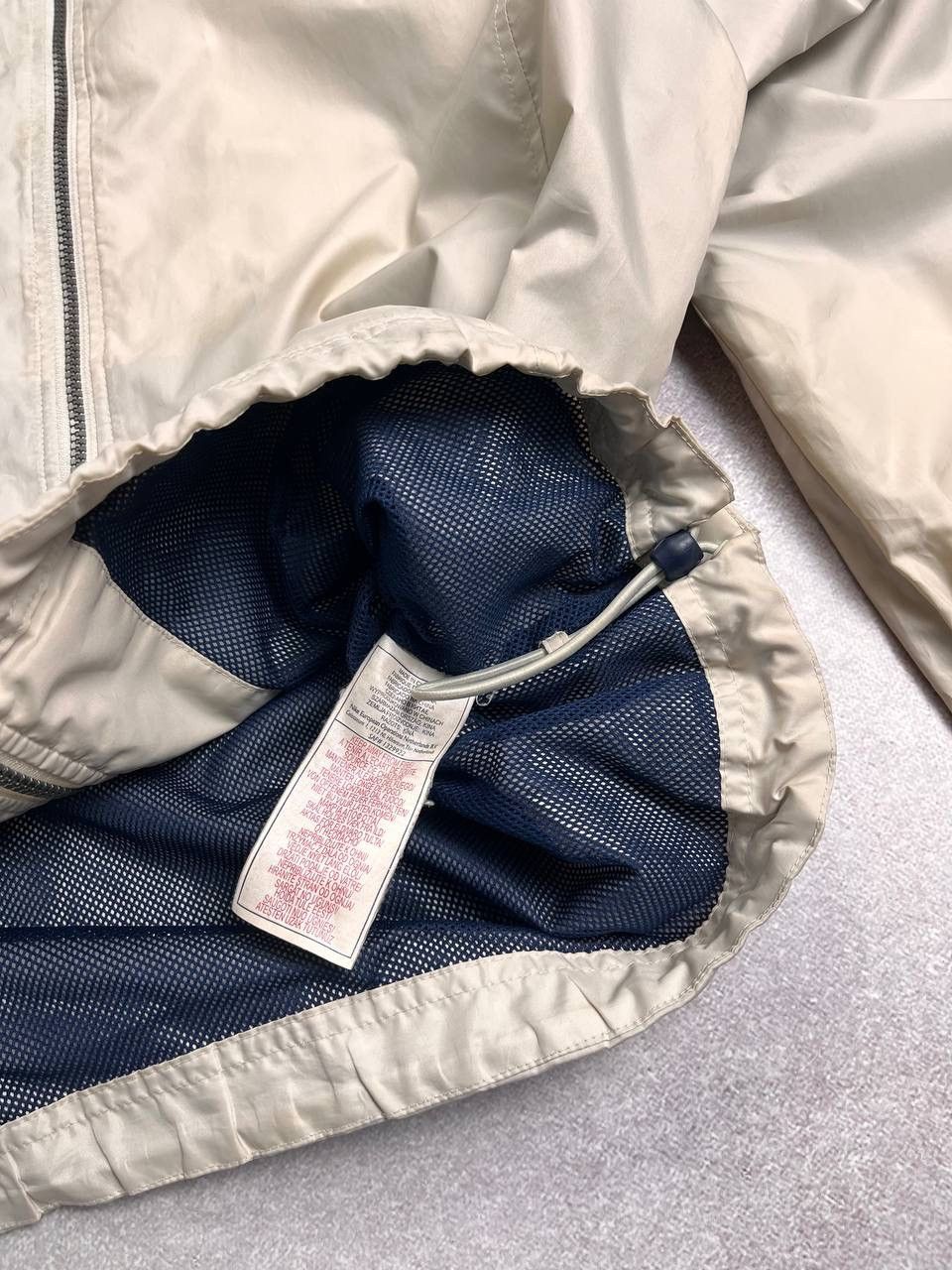 Nike Vintage Nike Swoosh Waterproof Boxy Olympic Jacket Y2K L Size US L / EU 52-54 / 3 - 7 Thumbnail