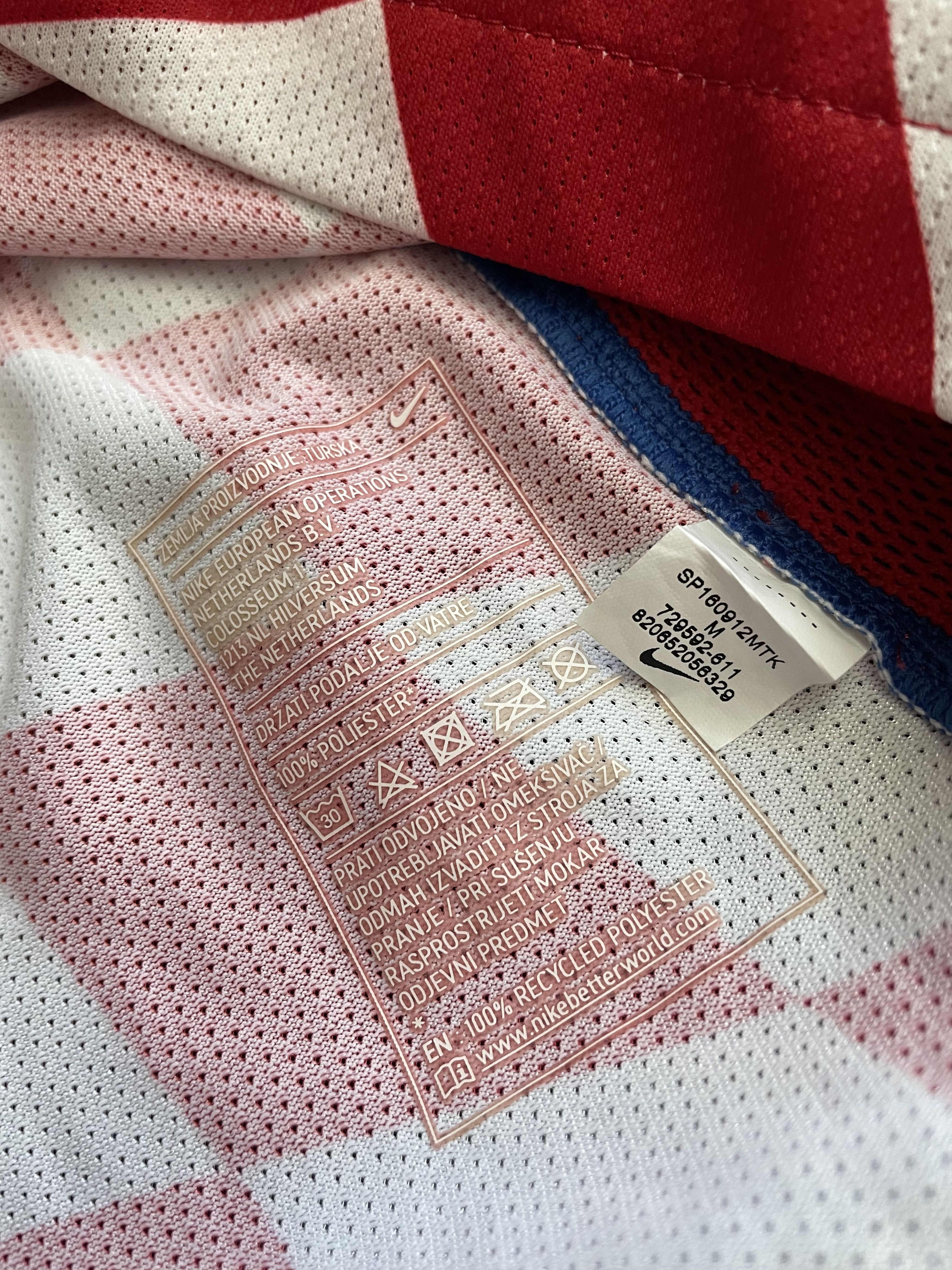 Nike Nike Croatia Euro 2016 Match Issue Home Shirt Size US M / EU 48-50 / 2 - 5 Thumbnail