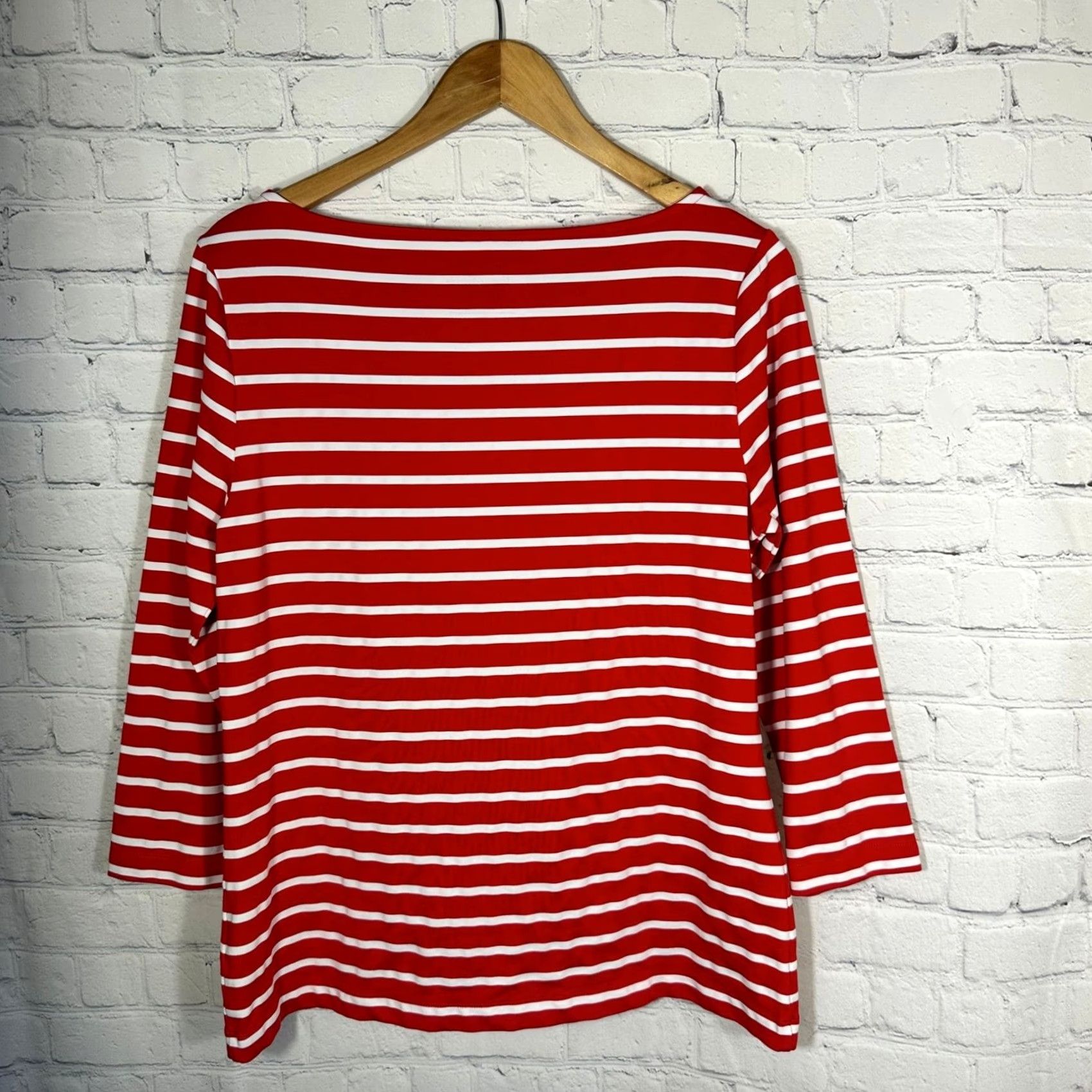 Vineyard Vines Vineyard Vines Americas Cup Bermuda 2017 Performance Top Red Stripe Womens M Boat Neck 3/4 Sleeve Embroidered Quick Dry Stretch Jersey Casual Travel Size M / US 6-8 / IT 42-44 - 6 Thumbnail