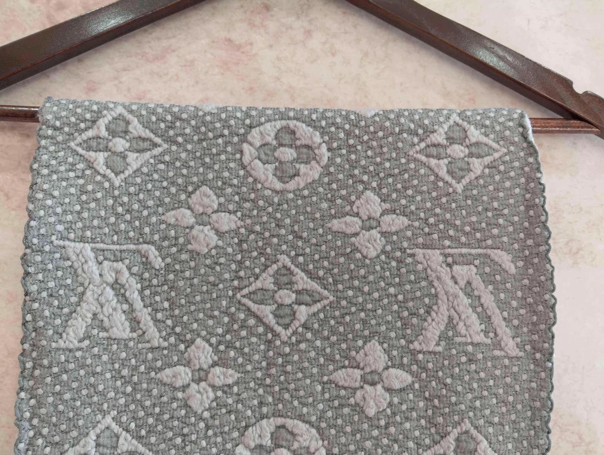 Louis Vuitton LV Gray Reversible Scarf 95 New Size ONE SIZE - 4 Thumbnail