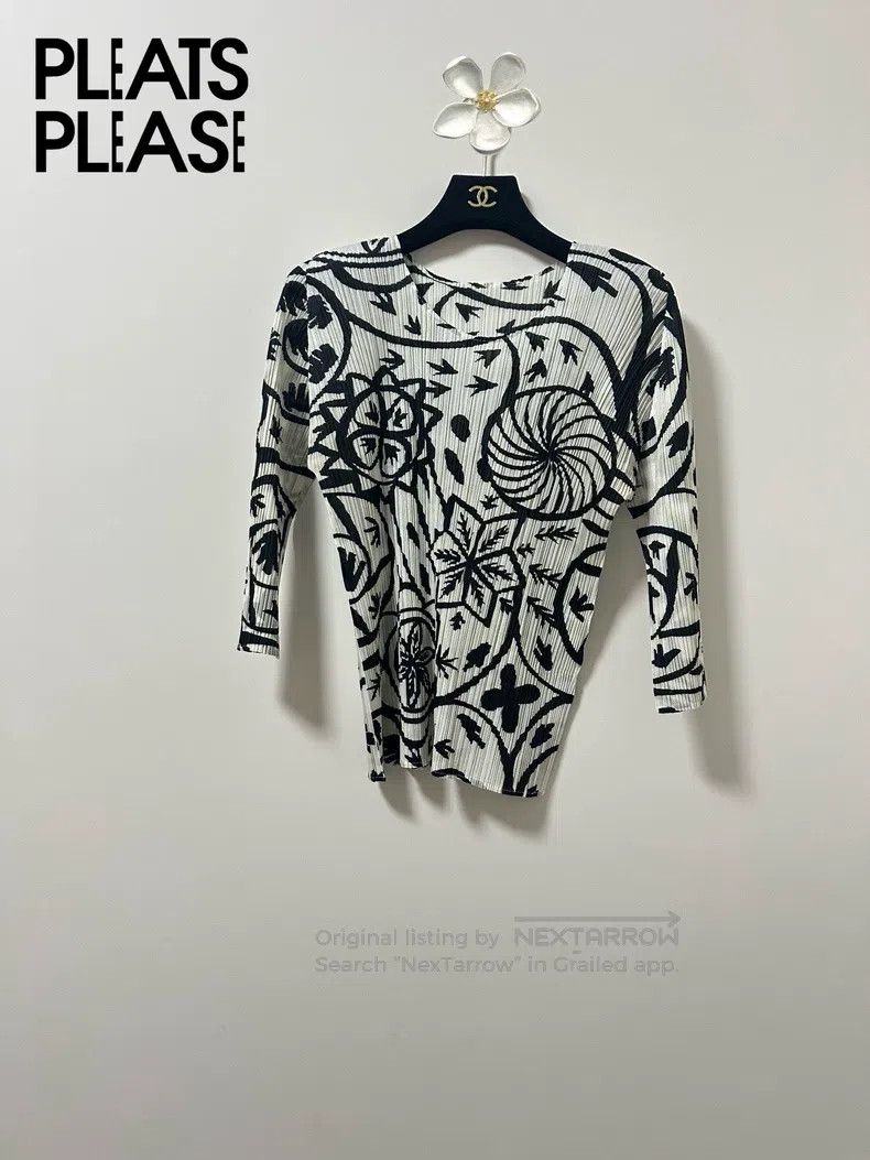 Issey Miyake Issey Miyake Black and White Classic Conch Flower Top Size L / US 10 / IT 46 - 1 Thumbnail