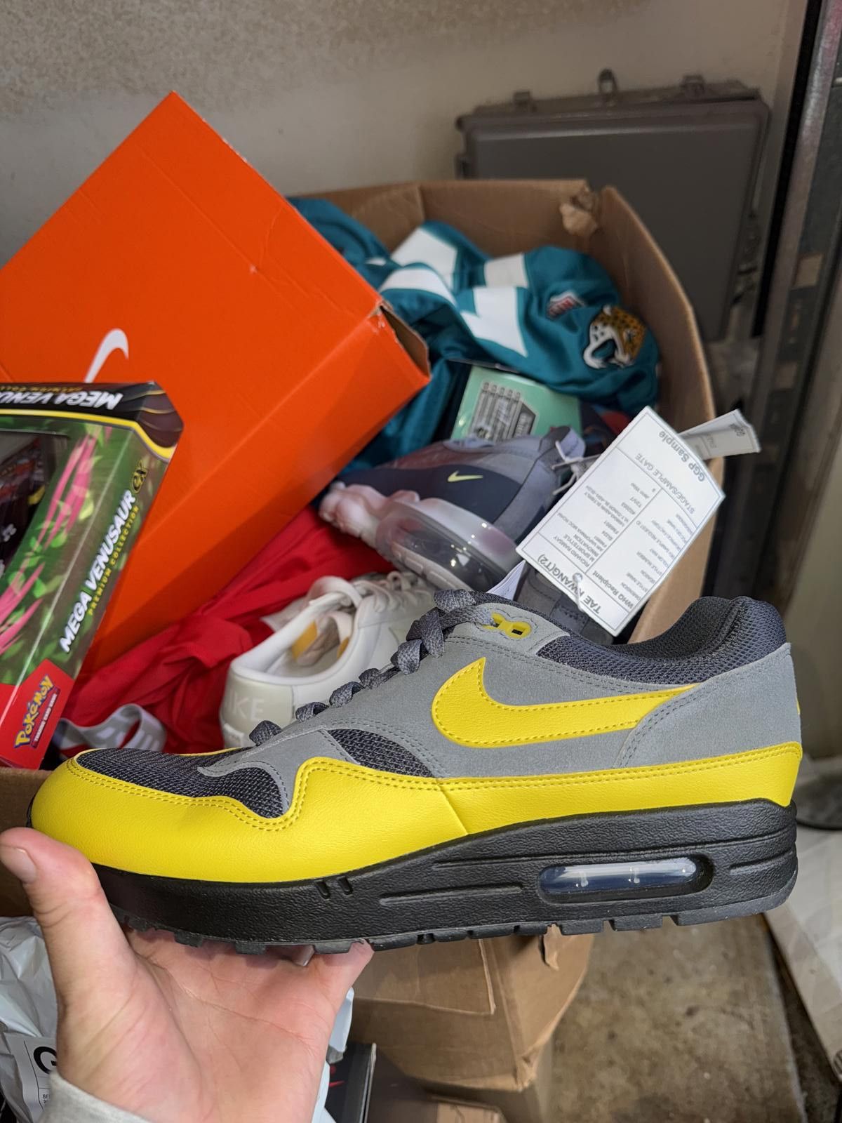 Nike Nike Men’s Air Max 1 Essential Batman 2.0 Sample Size US 9 / EU 42 - 1 Thumbnail