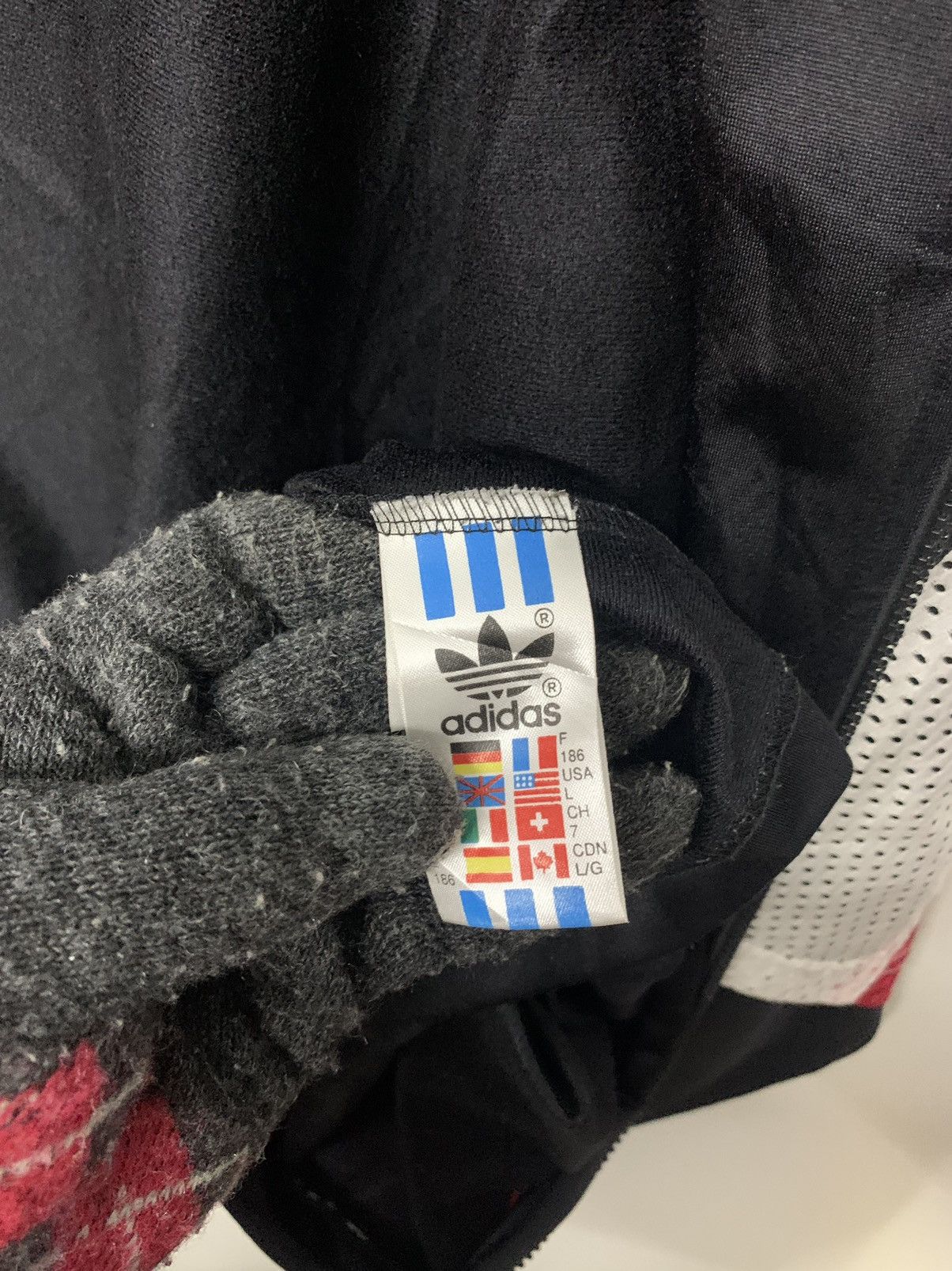 Adidas 90's Adidas Big Logo Streetwear Style Zipper Down Jacket Size US L / EU 52-54 / 3 - 11 Thumbnail