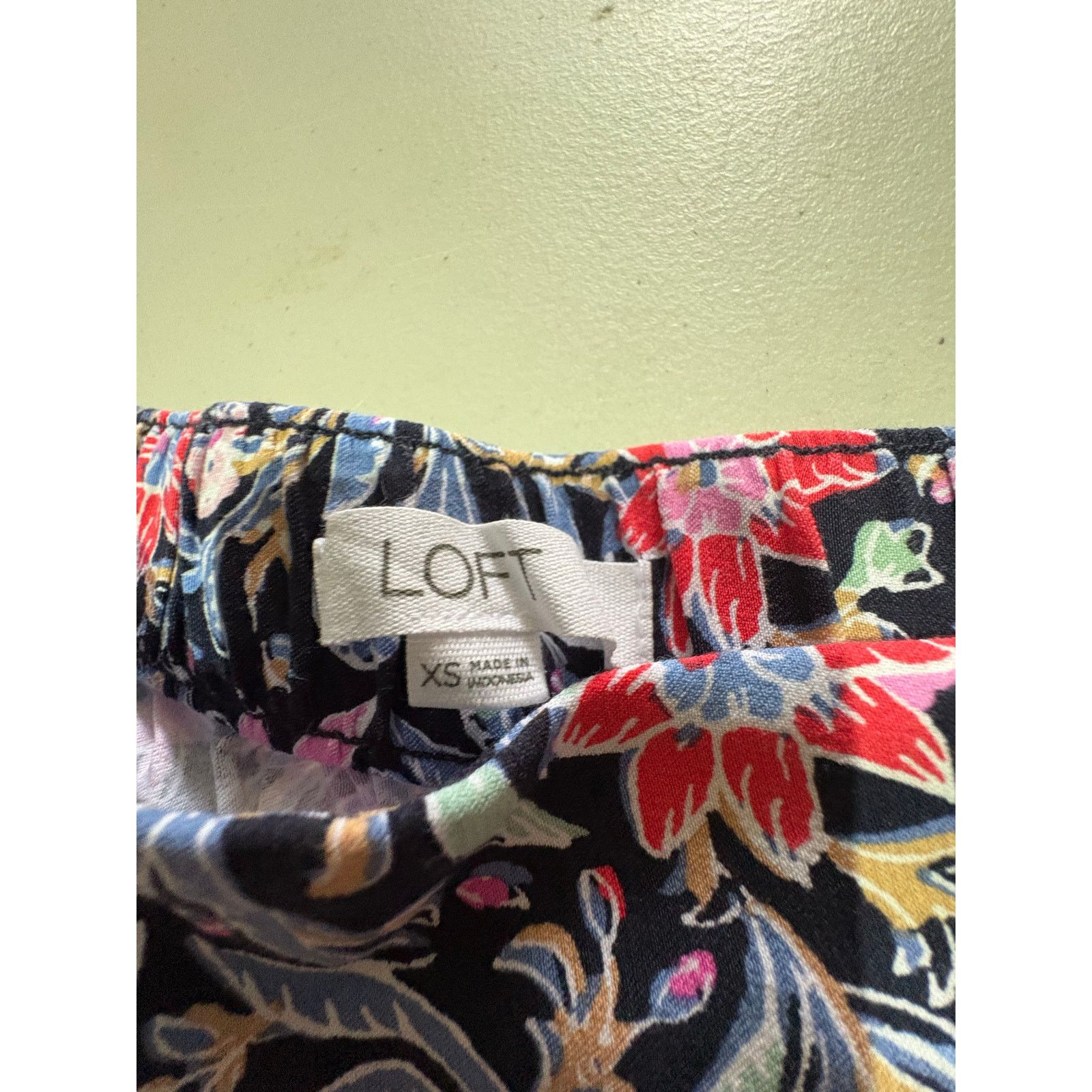Loft LOFT Floral Wide Leg Pants Women’s XS Black Multicolor Size 26" / US 2 / IT 38 - 4 Thumbnail