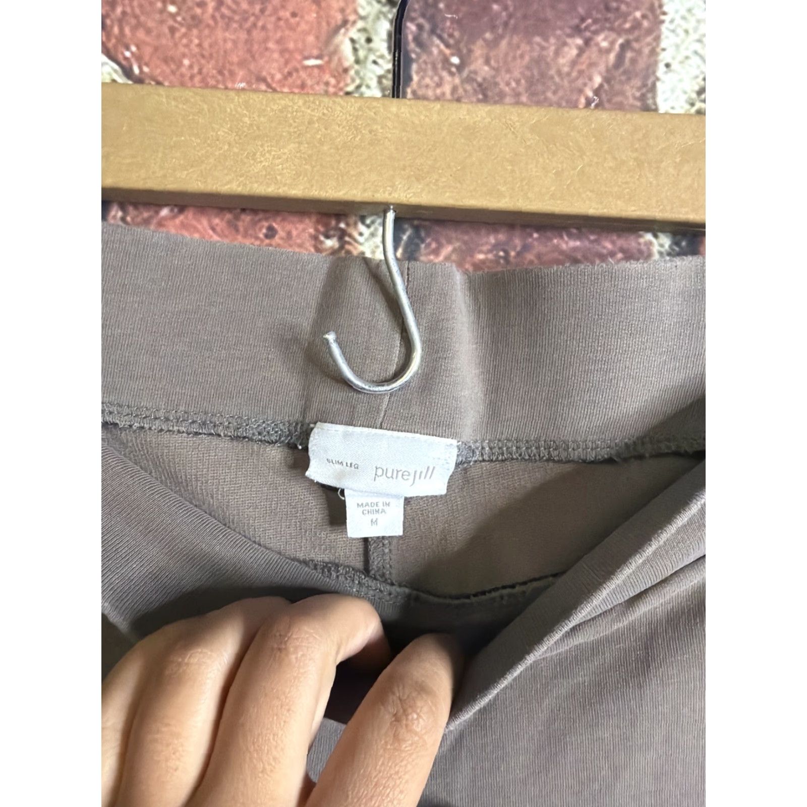 J. Jill Pure J Jill Beige Tan Pull On Slim Leg Cropped Pants Size Medium Size 32" / US 10 / IT 46 - 2 Thumbnail