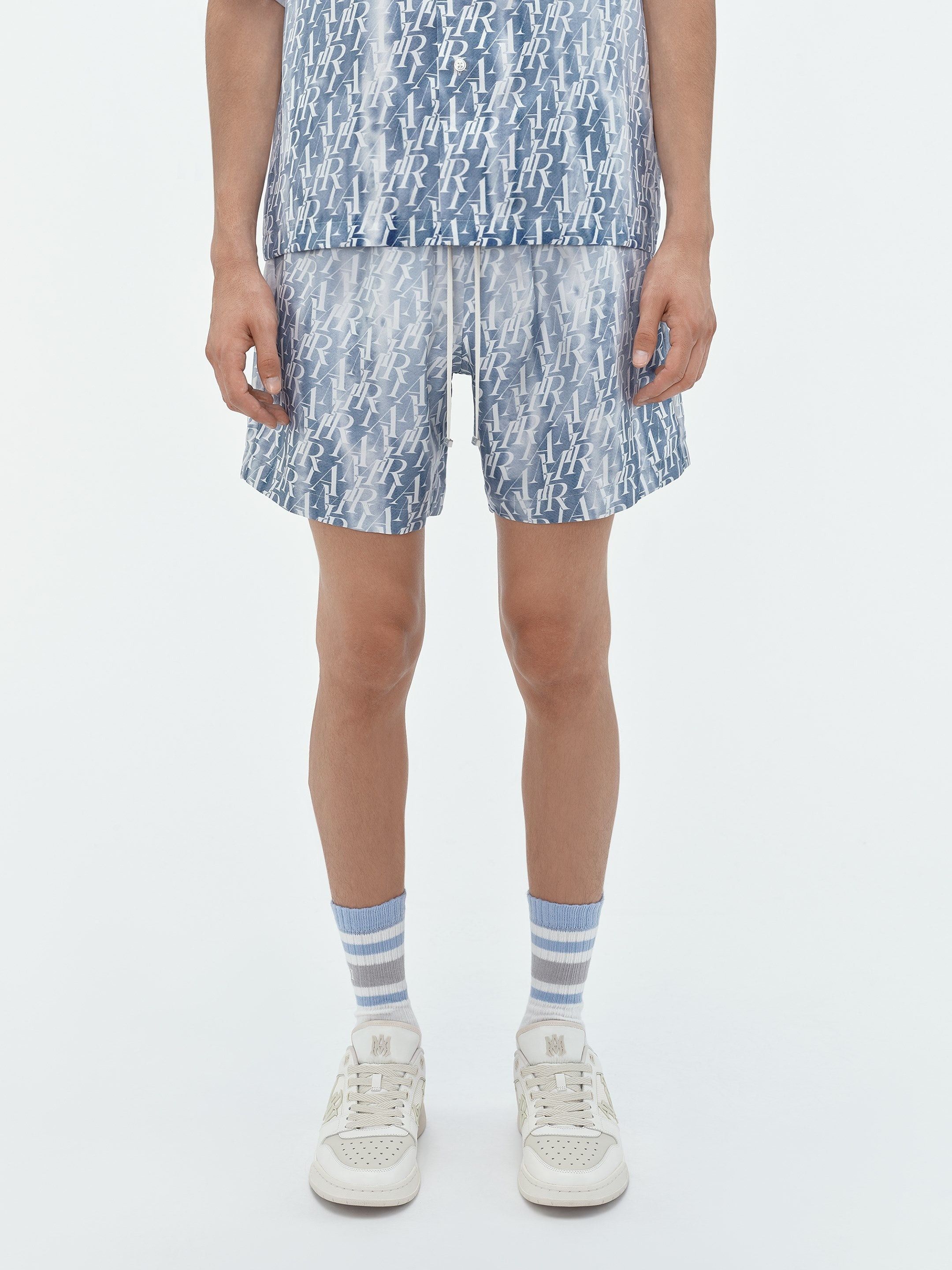 Amiri o1s1wg110425 Gradiant Repeat Short in Blue/White Size US 34 / EU 50 - 3 Thumbnail